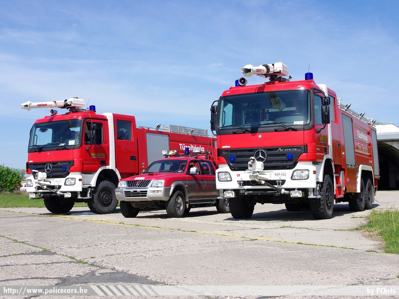 Mercedes-Benz Actros 3344 Rosenbauer Buffalo FLF 7000/250, Hévíz-Balaton Airport (Sármellék repülõtér), fotó: PChris
Keywords: tûzoltóautó tûzoltóság tûzoltó magyar Magyarország létesítményi fire firetruck Hungary hungarian