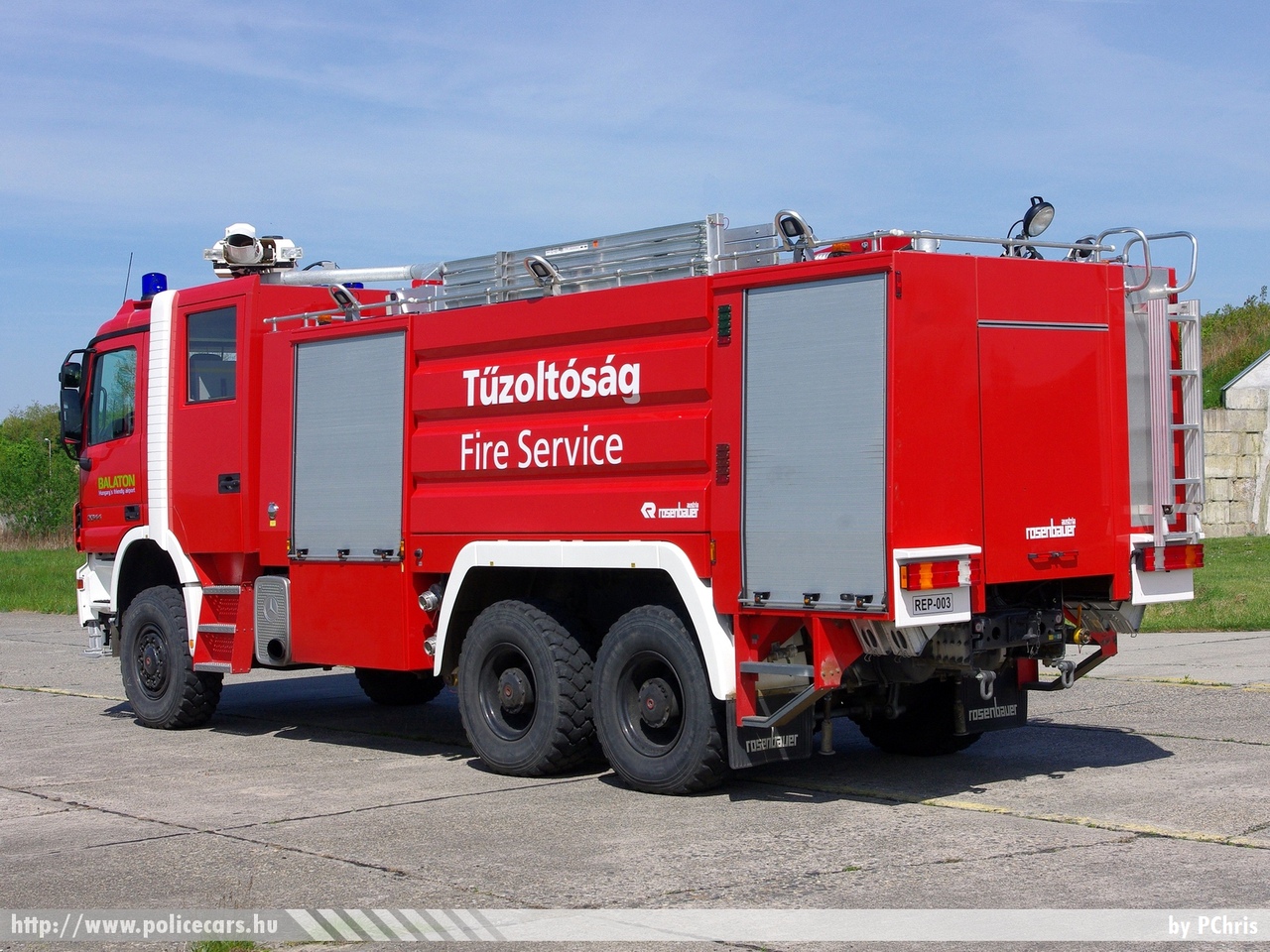 Mercedes-Benz Actros 3344 Rosenbauer Buffalo FLF 7000/250, Hévíz-Balaton Airport (Sármellék repülõtér), fotó: PChris
Keywords: tûzoltóautó tûzoltóság tûzoltó magyar Magyarország létesítményi fire firetruck Hungary hungarian