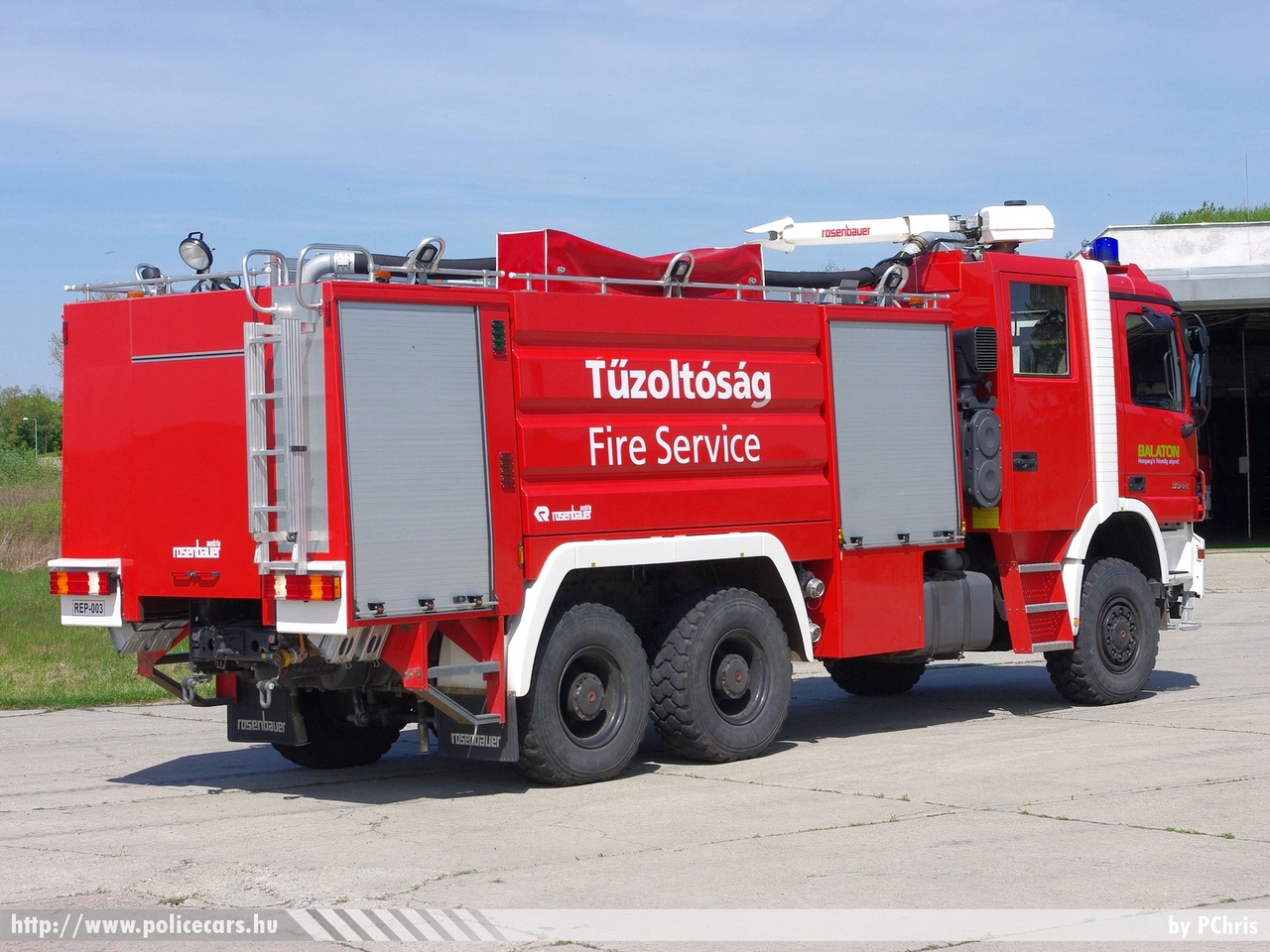 Mercedes-Benz Actros 3344 Rosenbauer Buffalo FLF 7000/250, Hévíz-Balaton Airport (Sármellék repülõtér), fotó: PChris
Keywords: tûzoltóautó tûzoltóság tûzoltó magyar Magyarország létesítményi fire firetruck Hungary hungarian