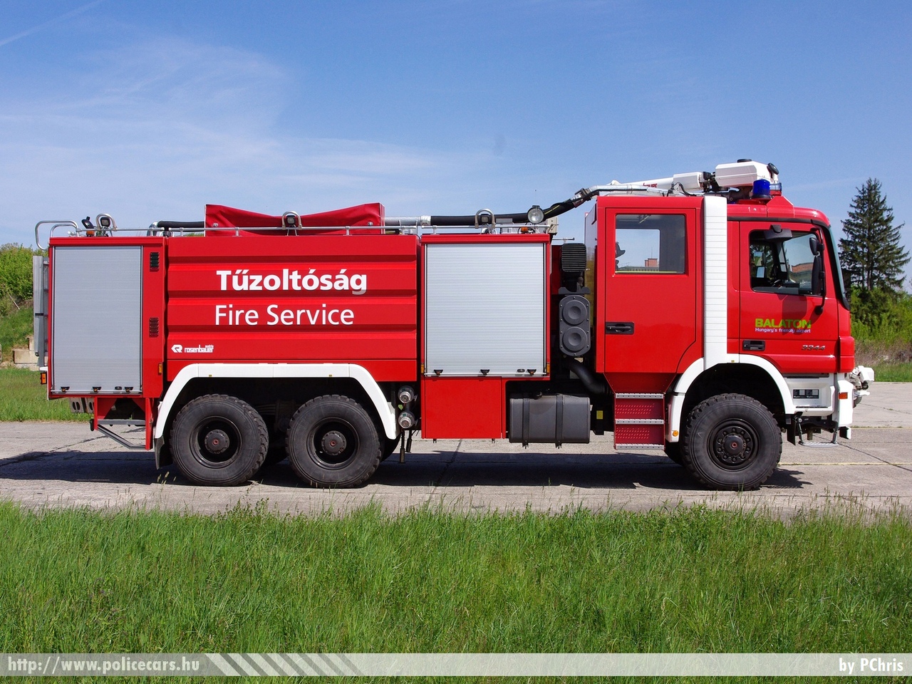 Mercedes-Benz Actros 3344 Rosenbauer Buffalo FLF 7000/250, Hévíz-Balaton Airport (Sármellék repülõtér), fotó: PChris
Keywords: tûzoltóautó tûzoltóság tûzoltó magyar Magyarország létesítményi fire firetruck Hungary hungarian