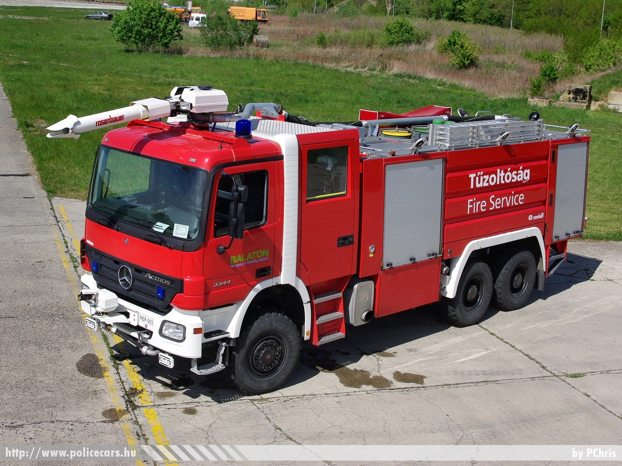Mercedes-Benz Actros 3344 Rosenbauer Buffalo FLF 7000/250, Hévíz-Balaton Airport (Sármellék repülõtér), fotó: PChris
Keywords: tûzoltóautó tûzoltóság tûzoltó magyar Magyarország létesítményi fire firetruck Hungary hungarian