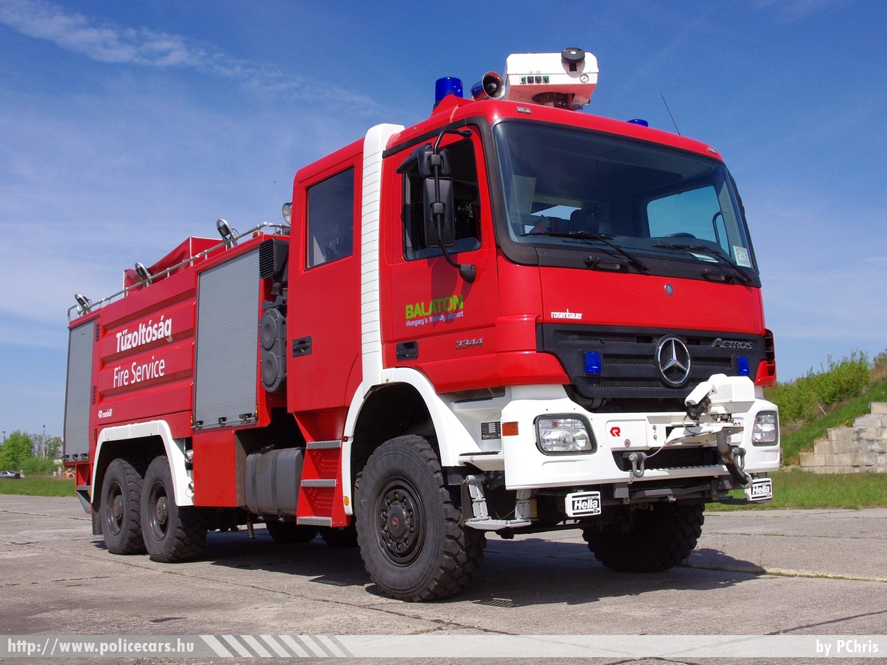 Mercedes-Benz Actros 3344 Rosenbauer Buffalo FLF 7000/250, Hévíz-Balaton Airport (Sármellék repülõtér), fotó: PChris
Keywords: tûzoltóautó tûzoltóság tûzoltó magyar Magyarország létesítményi fire firetruck Hungary hungarian