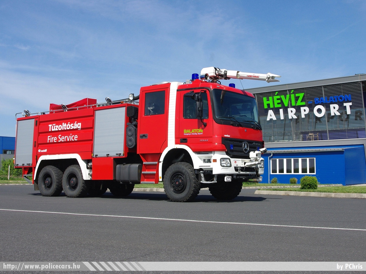 Mercedes-Benz Actros 3344 Rosenbauer Buffalo FLF 7000/250, Hévíz-Balaton Airport (Sármellék repülõtér), fotó: PChris
Keywords: tûzoltóautó tûzoltóság tûzoltó magyar Magyarország létesítményi fire firetruck Hungary hungarian