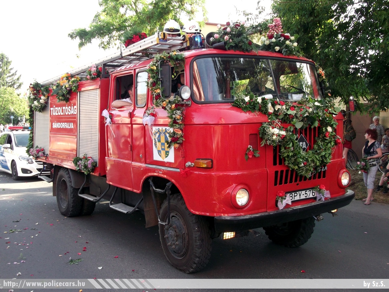 IFA W50LA, Sándorfalvai Önkéntes Tûzoltó Egyesület, fotó: Sz.S.
Keywords: tûzoltó tûzoltóság tûzoltóautó ÖTE magyar Magyarország fire firetruck Hungary hungarian BPY-576