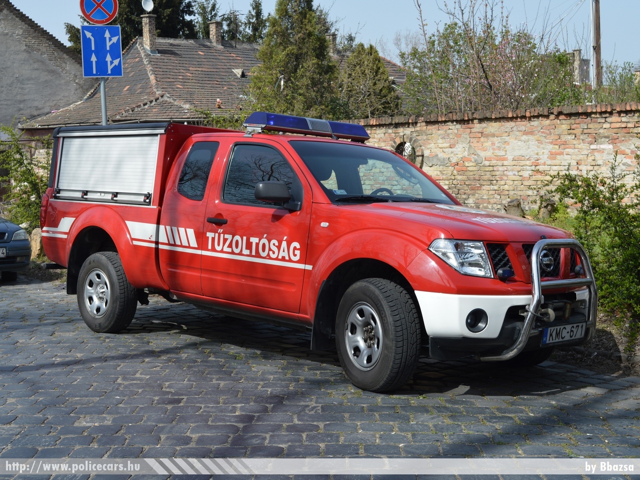 Nissan Navara, Fõvárosi Katasztrófavédelmi Igazgatóság, fotó: Bbazsa
Keywords: tûzoltóautó tûzoltóság tûzoltó magyar Magyarország katasztrófavédelem KMC-671 fire firetruck Hungary hungarian