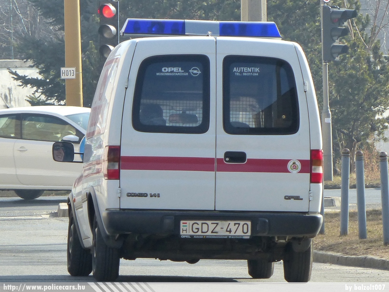 Opel Combo 1.4, Gyõr-Moson-Sopron Megyei Katasztrófavédelmi Igazgatóság, Mosonmagyaróvári Katasztrófavédelmi Kirendeltség, Mosonmagyaróvári Hivatásos Tûzoltóparancsnokság, fotó: balzoolt007
Keywords: tûzoltóautó tûzoltóság tûzoltó magyar Magyarország katasztrófavédelem GDZ-470 fire firetruck Hungary hungarian