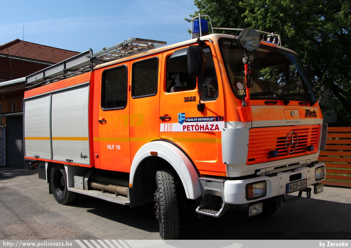 Mercedes 1222, Petõházi Önkormányzati Tûzoltóparancsnokság, fotó: Zaronka
Keywords: KOX-065 tûzoltóautó tûzoltó ÖTE tûzoltóság magyar Magyarország fire firetruck Hungary hungarian