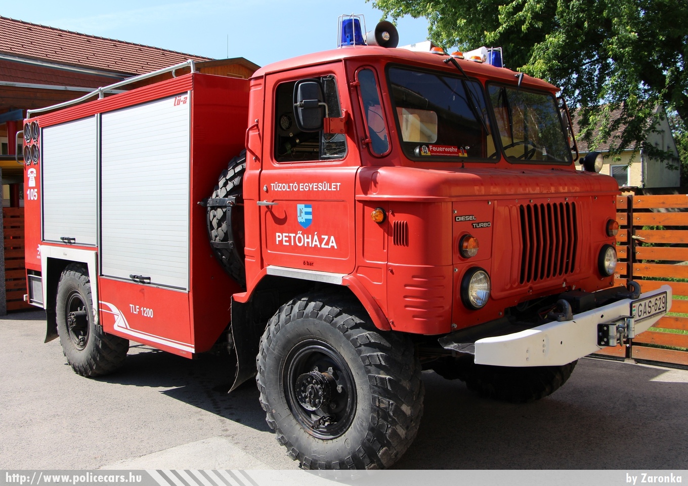 GAZ 66, Petõháza Községi Önkéntes Tûzoltó Egyesület, fotó: Zaronka
Keywords: GAS-629 tûzoltóautó tûzoltó ÖTE tûzoltóság magyar Magyarország fire firetruck Hungary hungarian