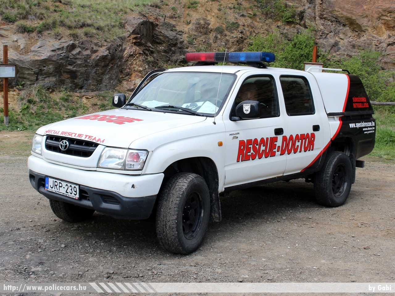 Toyota Hilux, Special Rescue Team, fotó: Gabi
Keywords: JRP-239 speciális mentők tûzoltóautó tûzoltó tûzoltóság magyar Magyarország fire firetruck Hungary hungarian