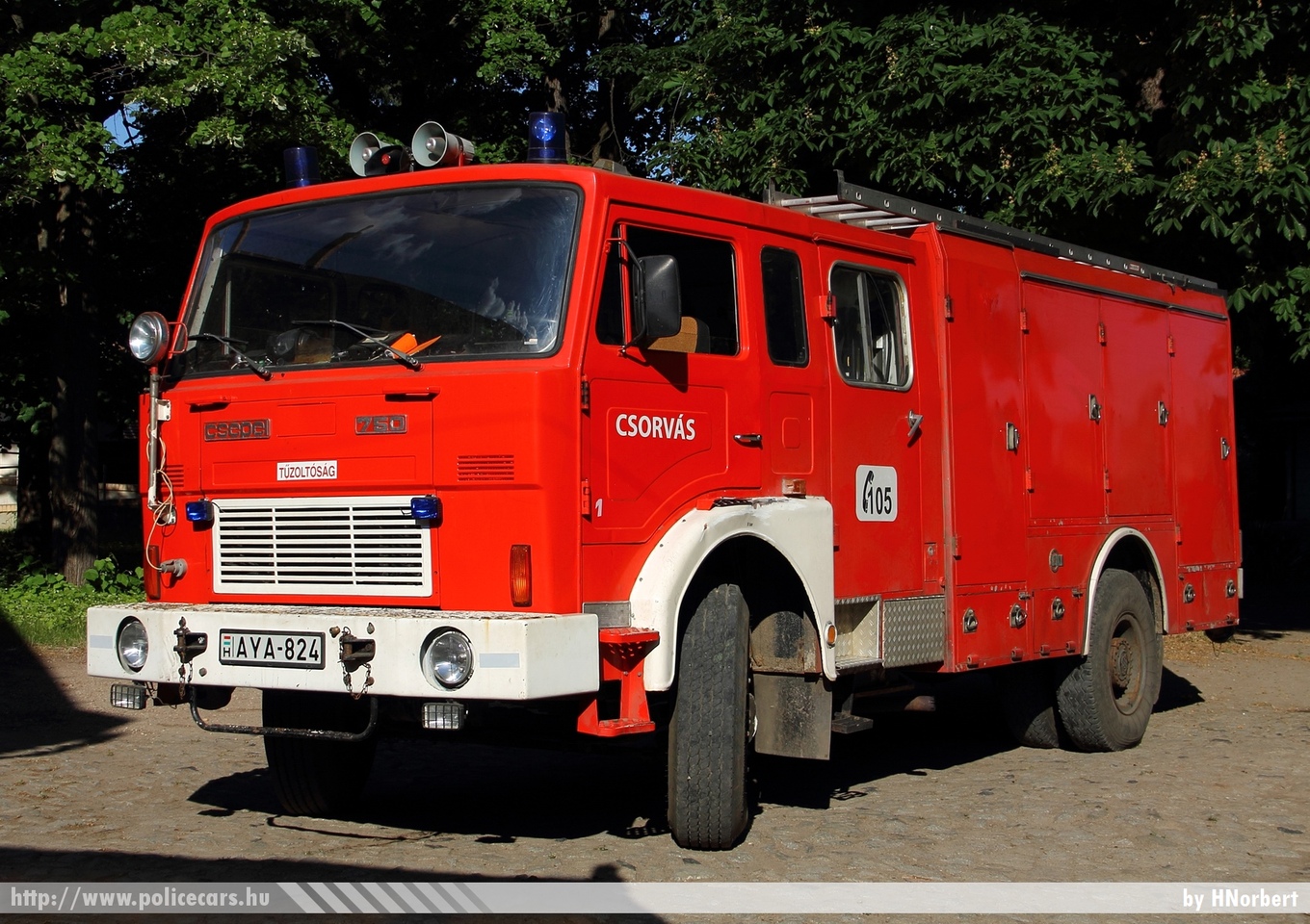 Csepel 750, Csorvási  Önkéntes Tûzoltó Egyesület, fotó: HNorbert
Keywords: tûzoltóautó ÖTE tûzoltóság tûzoltó magyar Magyarország AYA-824 fire firetruck Hungary hungarian