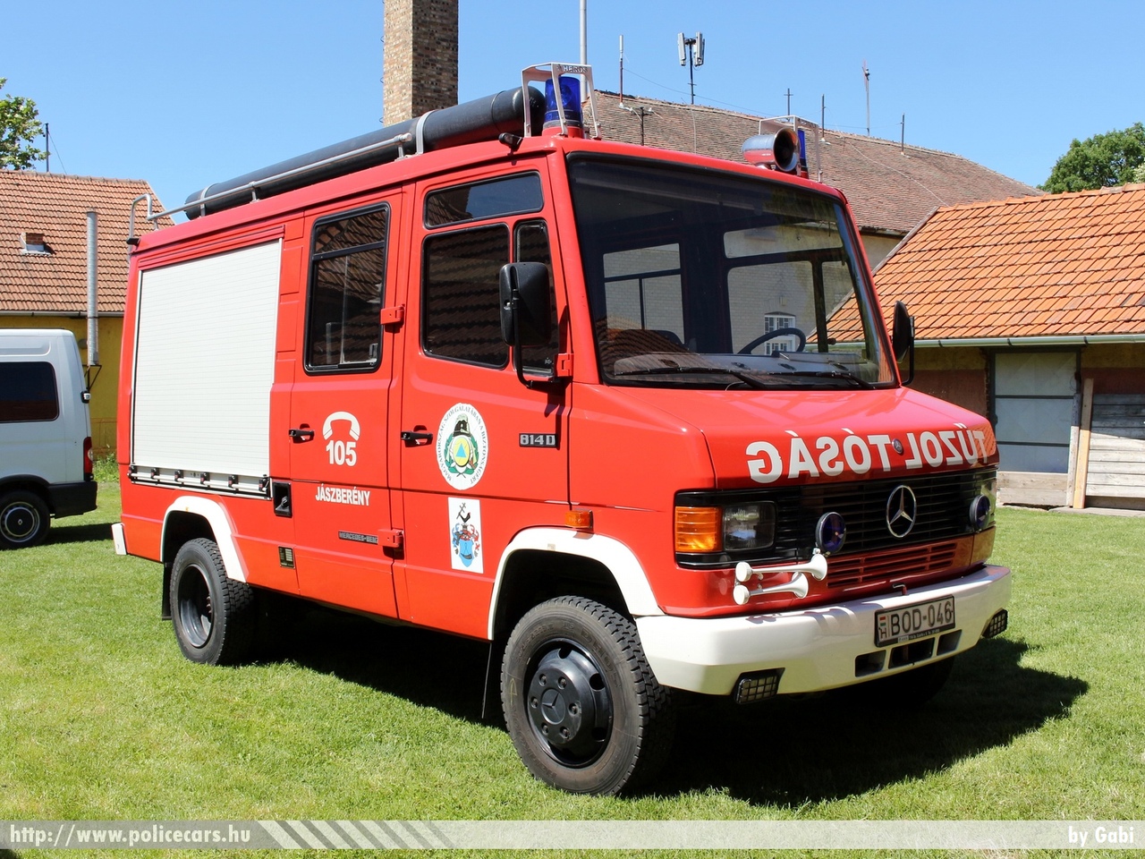 Mercedes-Benz 814D Rosenbauer 1000, Jászberényi Önkéntes Tûzoltó Egyesület, fotó: Gabi
Keywords: tûzoltóautó tûzoltó ÖTE tûzoltóság magyar Magyarország BOD-046 hungarian Hungary fire firetruck
