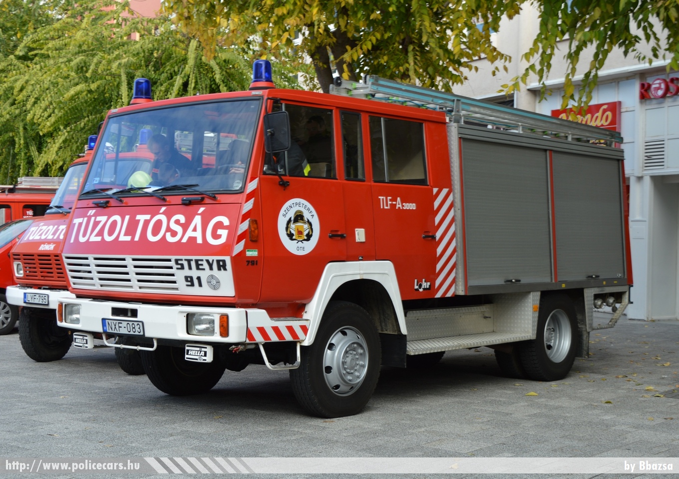 Steyr 791 Lohr, Szentpéterfai Önkéntes Tûzoltó Egyesület, fotó: Bbazsa
Keywords: NXF-083 tûzoltóautó tûzoltó ÖTE tûzoltóság magyar Magyarország hungarian Hungary fire firetruck 