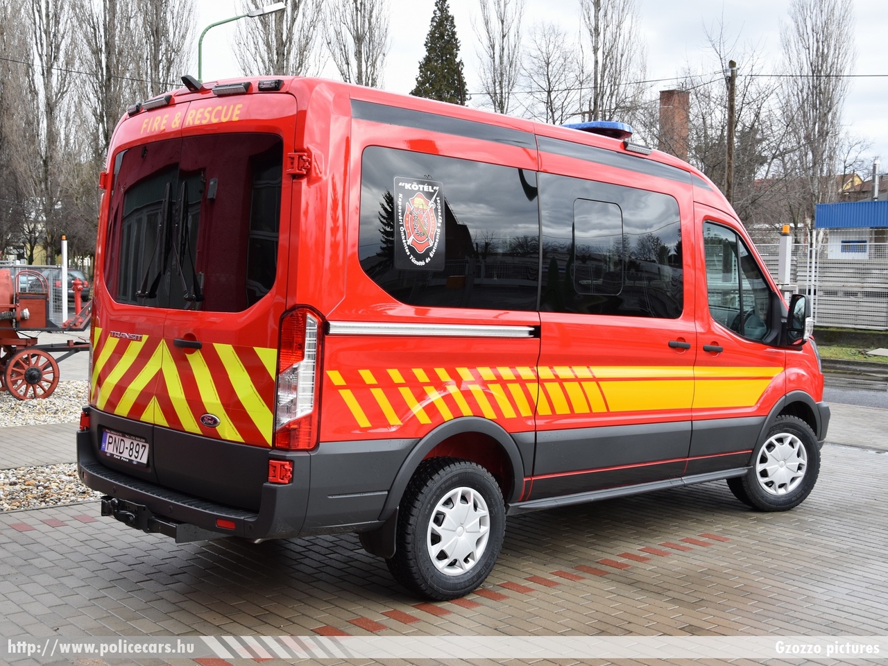 Ford Transit, „KÖTÉL” Kaposvári Önkéntes Tûzoltó és Életmentõ Egyesület, fotó: Gzozzo pictures
Keywords: PND-897 speciális mentők tûzoltóautó tûzoltó tûzoltóság magyar Magyarország fire firetruck Hungary hungarian öte