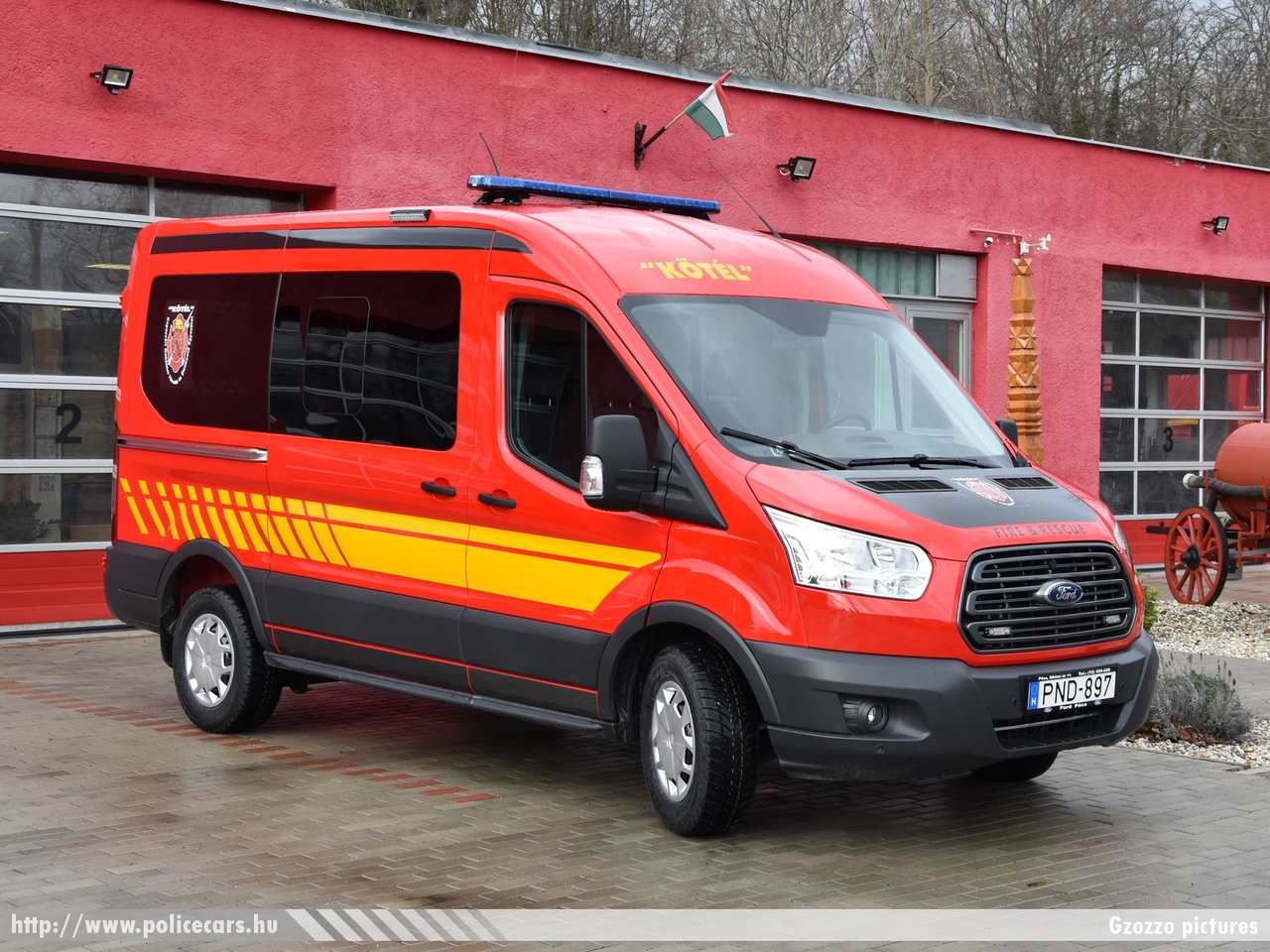 Ford Transit, „KÖTÉL” Kaposvári Önkéntes Tûzoltó és Életmentõ Egyesület, fotó: Gzozzo pictures
Keywords: PND-897 speciális mentők tûzoltóautó tûzoltó tûzoltóság magyar Magyarország fire firetruck Hungary hungarian öte