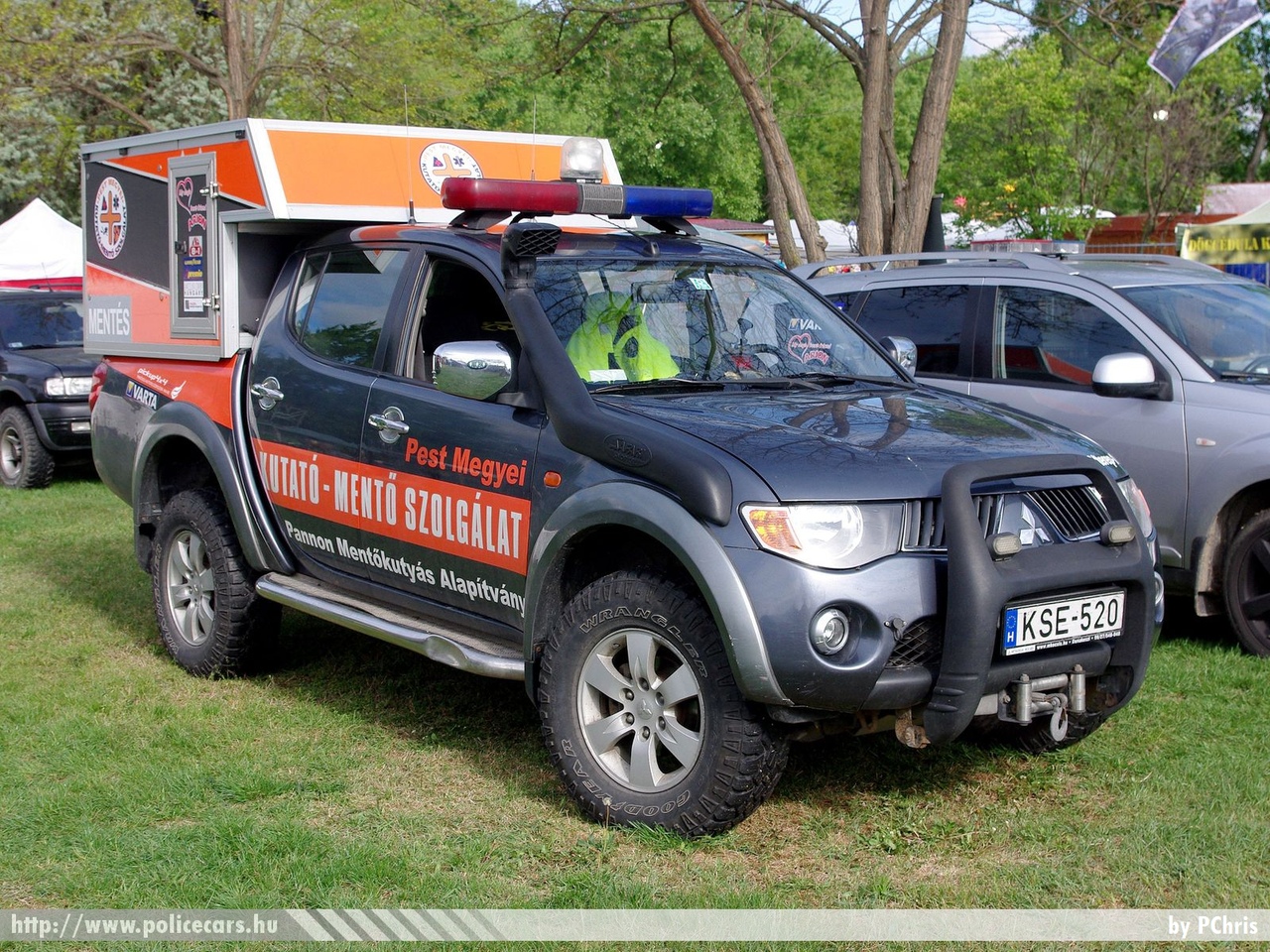 Mitsubishi L200, Pest Megyei Kutató-Mentõ Szolgálat, fotó: PChris
Keywords: speciális mentők tûzoltóautó tûzoltó tûzoltóság magyar Magyarország KSE-520 fire firetruck Hungary hungarian
