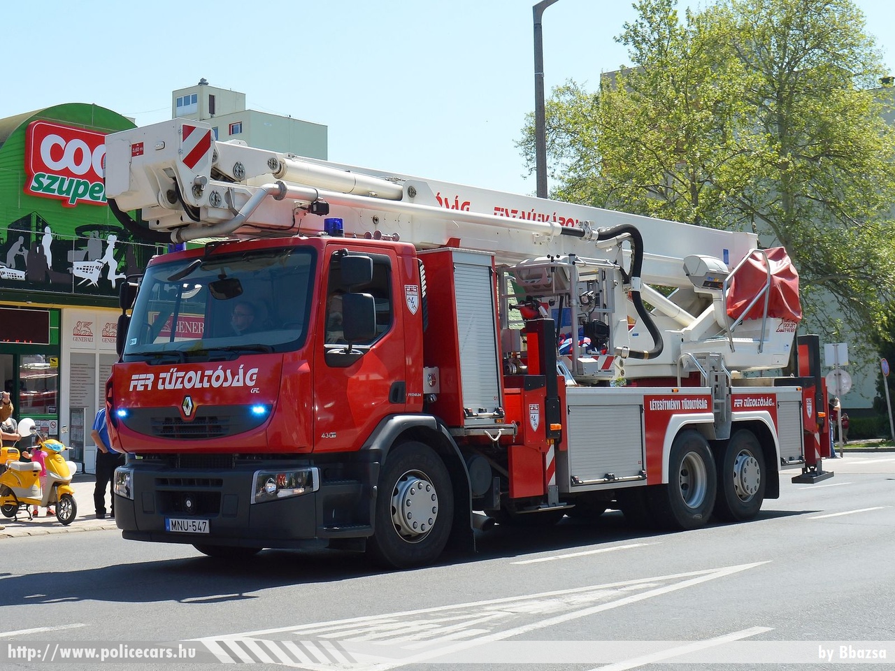 Renault Premium 430 Bronto Skylift F46, FER Tûzoltóság KFT, Tiszaújváros, fotó: Bbazsa
Keywords: MNU-547 tûzoltóautó létesítményi tûzoltóság