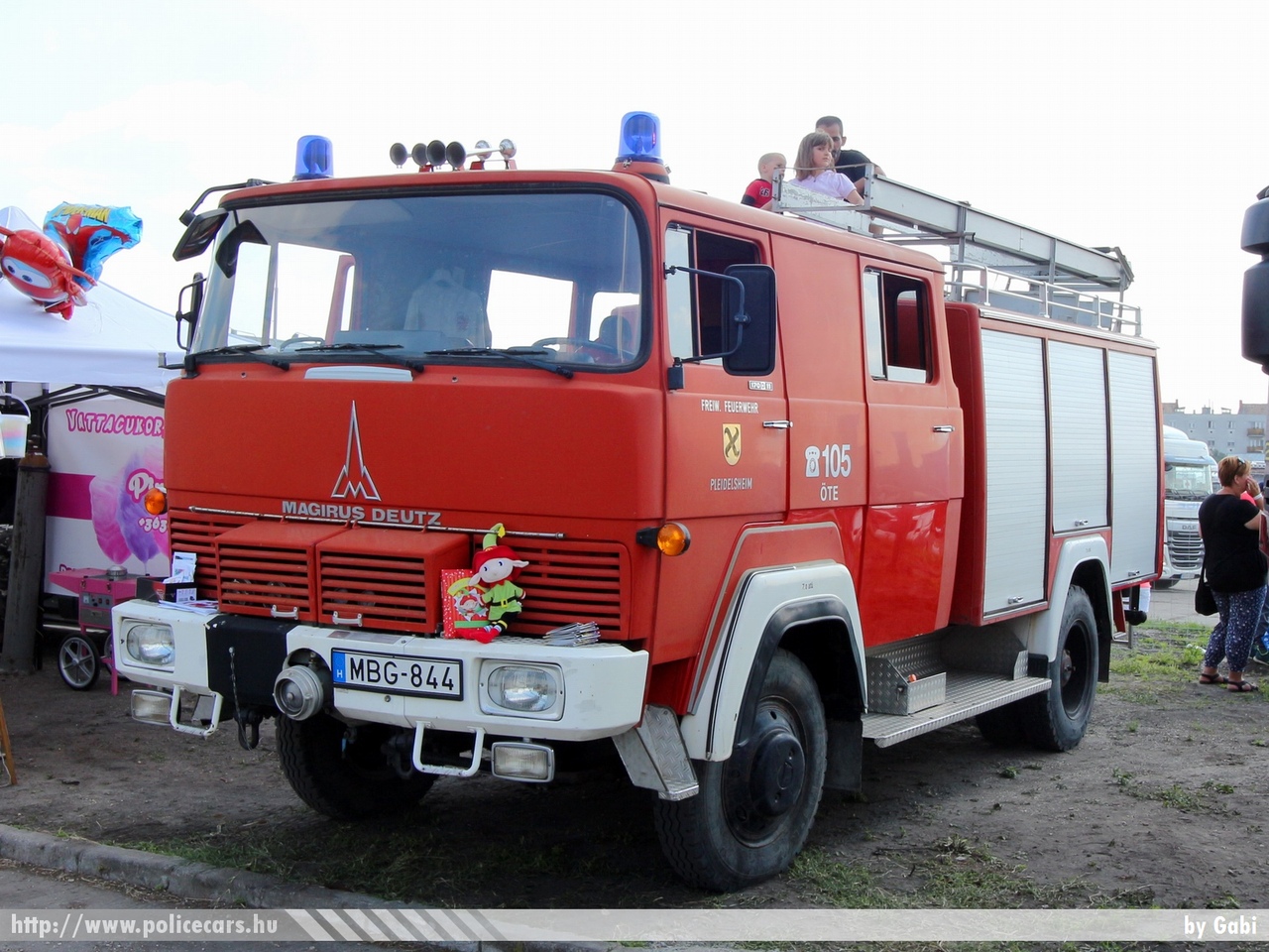 Magirus Deutz 170, Fetõszentmiklósi Önkéntes Tûzoltó Egyesület, fotó: Gabi
Keywords: ÖTE magyar Magyarország tûzoltó tûzoltóautó tûzoltóság Hungary hungarian fire firetruck MBG-844