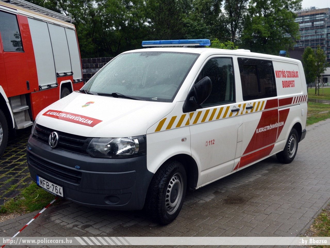 Volkswagen Transporter T5 facelift, Fõvárosi Katasztrófavédelmi Igazgatóság, Budapest, Kutyás szolgálat, fotó: Bbazsa
Keywords: tûzoltóautó tûzoltó tûzoltóság magyar Magyarország katasztrófavédelem fire firetruck Hungary hungarian MFB-764