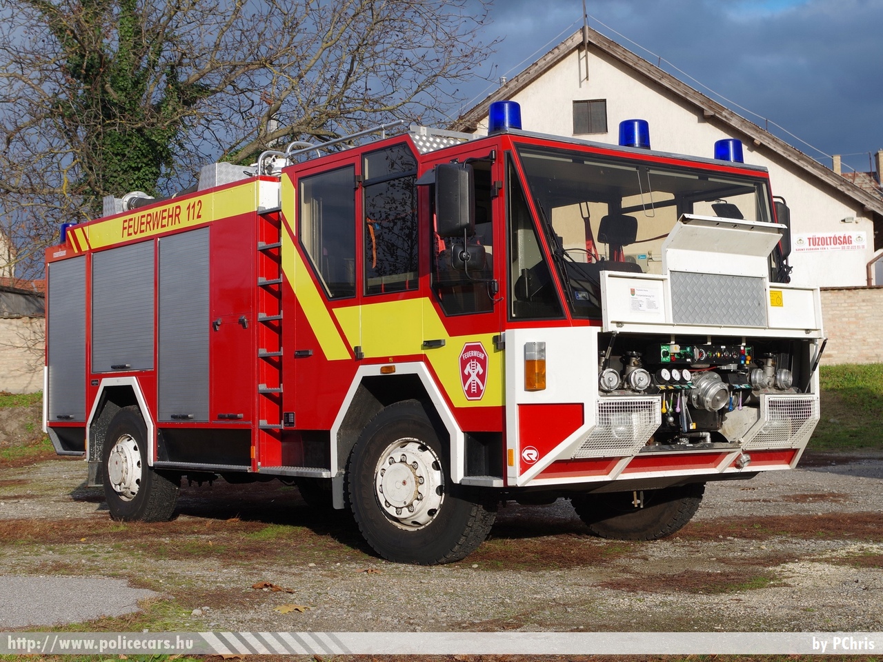 Rosenbauer Falcon Titan, Dunaföldvári Önkéntes Tûzoltó Egyesület, fotó: PChris
Keywords: NPK-001 ÖTE magyar Magyarország tûzoltó tûzoltóautó tûzoltóság Hungary hungarian fire firetruck  