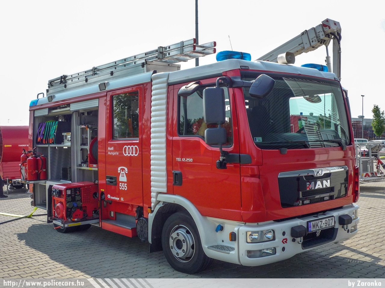 MAN TGL12.250 Rosenbauer CL, Audi Hungaria Motor Kft., Gyõr, fotó: Zaronka
Keywords: MKZ-907 létesítményi tûzoltó tûzoltóautó tûzoltóság magyar Magyarország fire firetruck Hungary hungarian