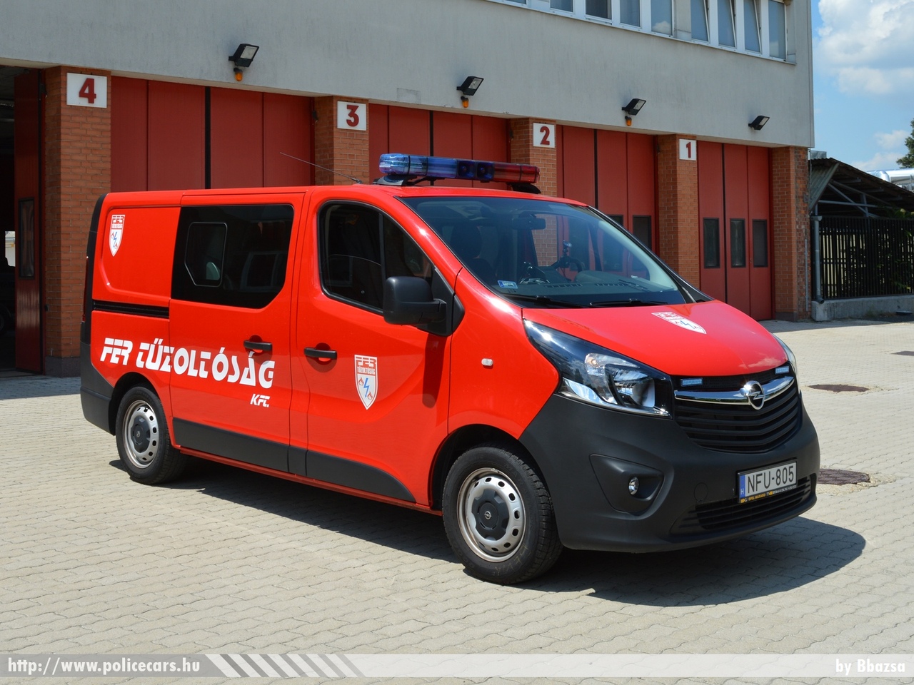 Opel Vivaro, [url=http://www.fer.hu/]FER Tûzoltóság[/url], Százhalombatta, fotó: Bbazsa
Keywords: NFU-805 létesítményi tûzoltó tûzoltóautó tûzoltóság magyar Magyarország fire firetruck Hungary hungarian