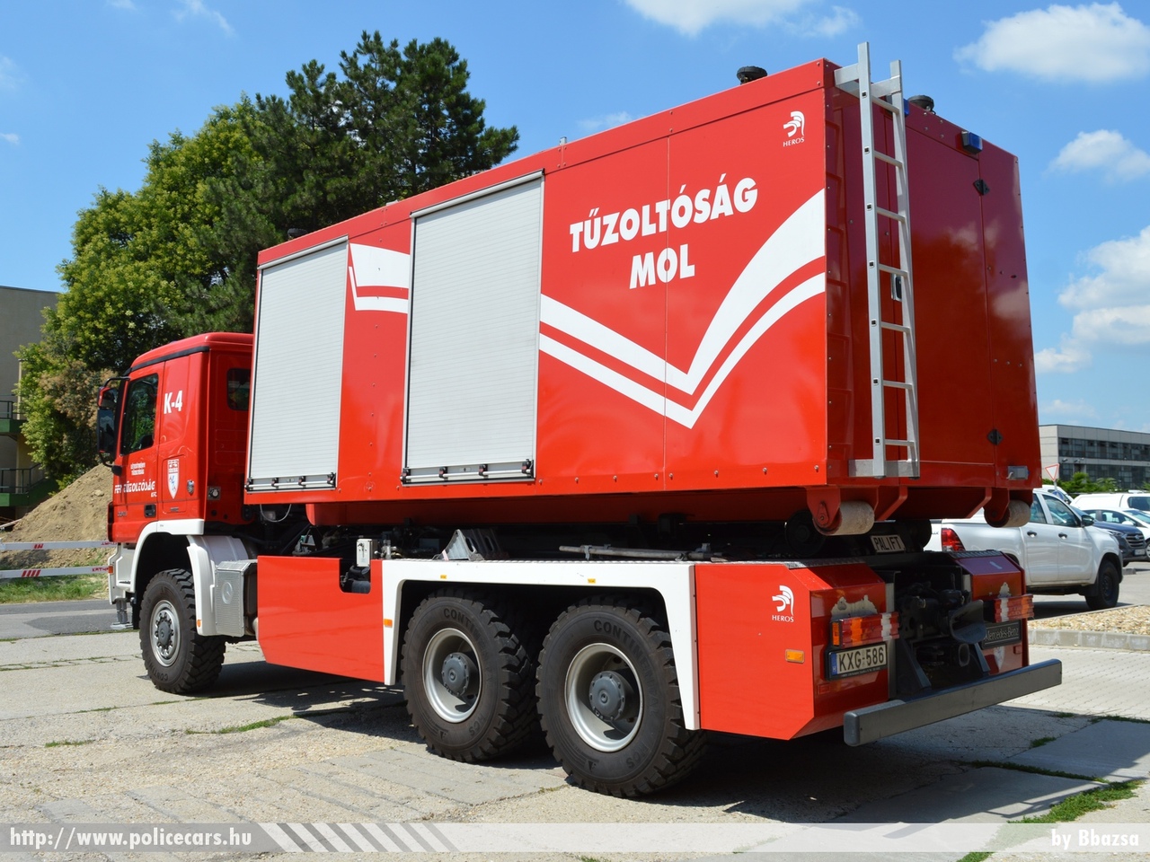 Mercedes-Benz Actros 3341, [url=http://www.fer.hu/]FER Tûzoltóság[/url], Százhalombatta, fotó: Bbazsa
Keywords: KXG-586 létesítményi tûzoltó tûzoltóautó tûzoltóság magyar Magyarország fire firetruck Hungary hungarian KXG-586
