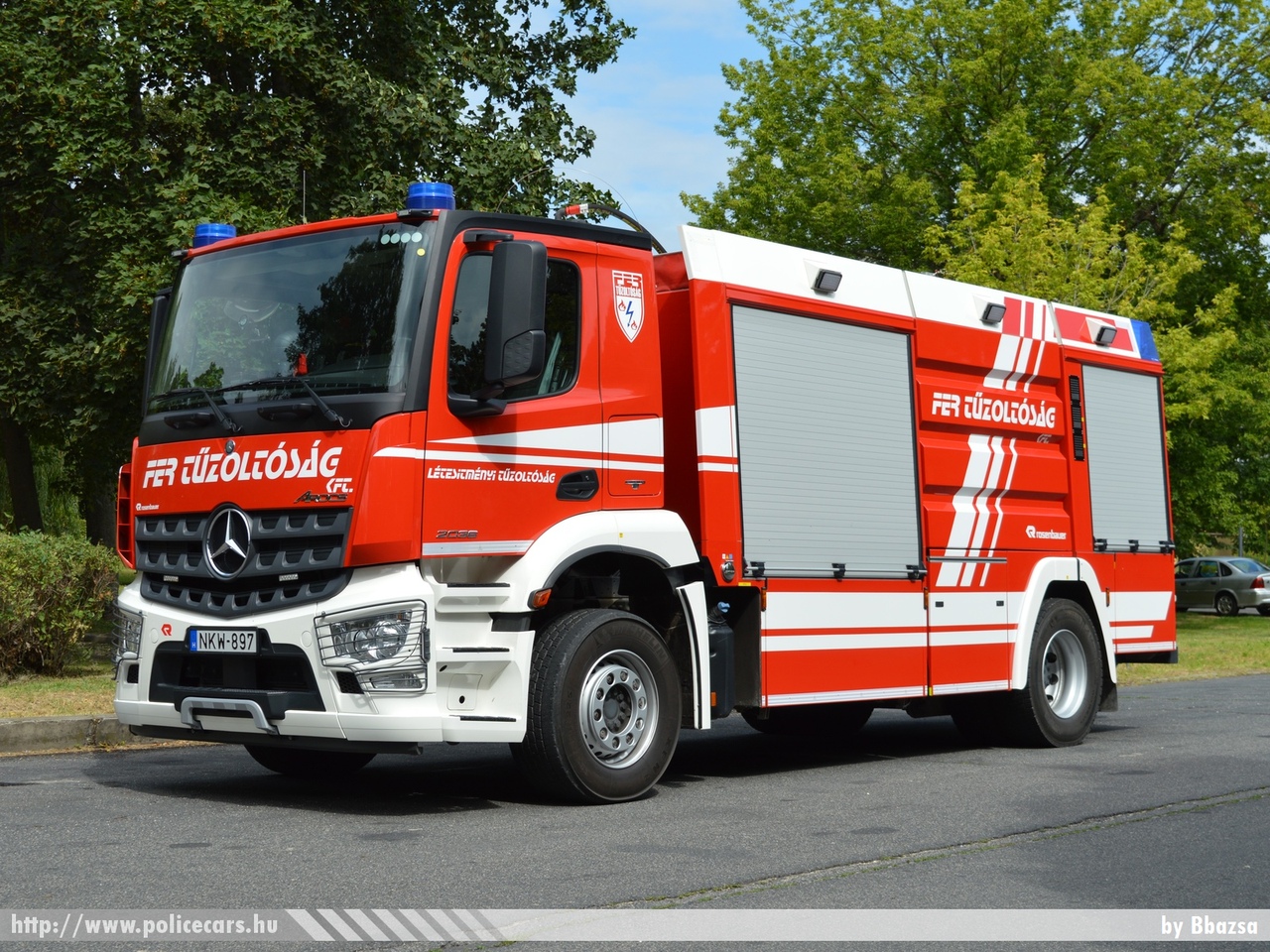 Mercedes-Benz Arocs 2036 Rosenbauer, FER Tûzoltóság, Komárom, fotó: Bbazsa
Keywords: NKW-897 létesítményi tûzoltó tûzoltóautó tûzoltóság magyar Magyarország fire firetruck Hungary hungarian