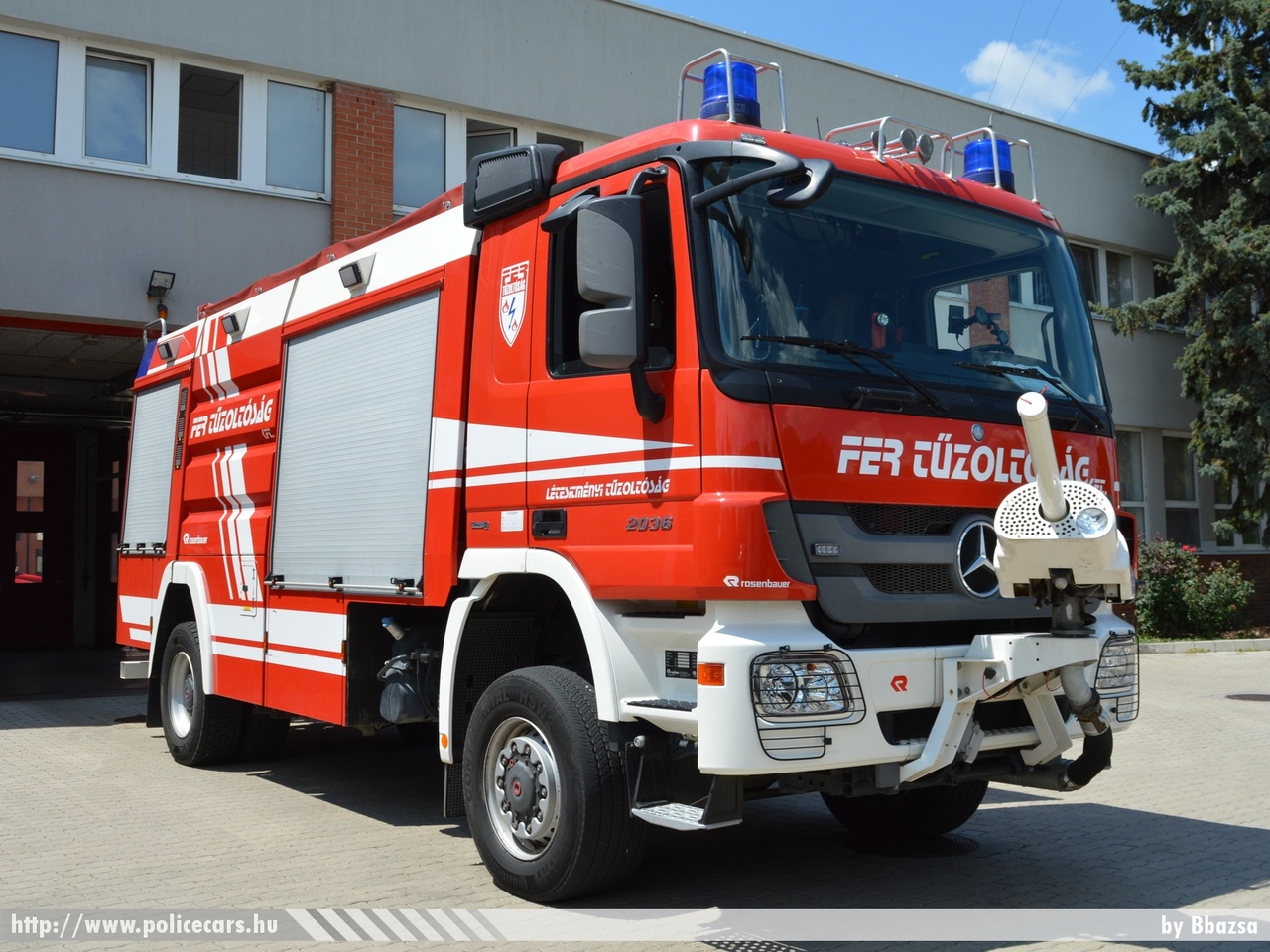 Mercedes Actros 2036, [url=http://www.fer.hu/]FER Tûzoltóság[/url], Százhalombatta, fotó: Bbazsa
Keywords: létesítményi tûzoltó tûzoltóautó tûzoltóság magyar Magyarország fire firetruck Hungary hungarian 
