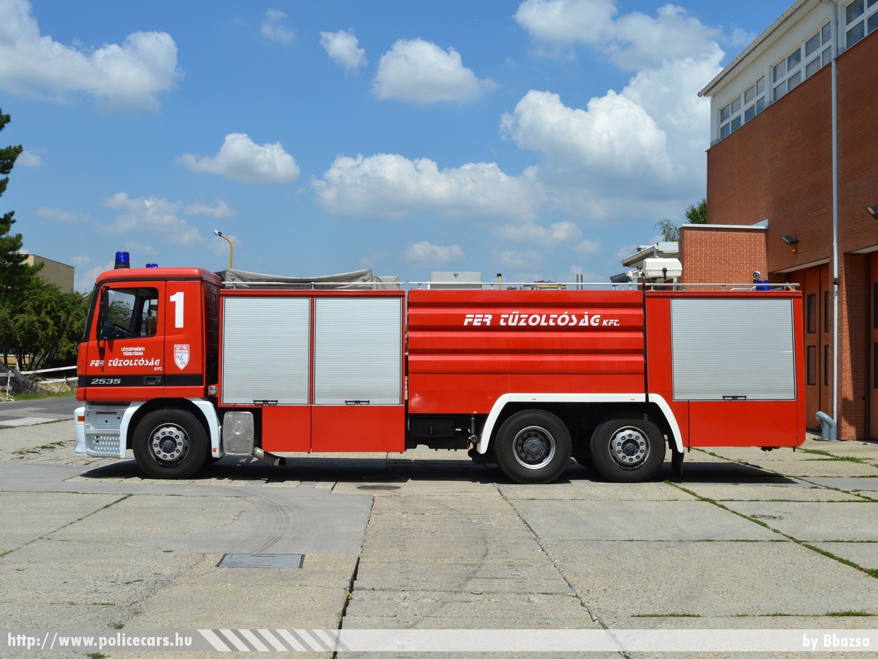 Mercedes Actros 2535, [url=http://www.fer.hu/]FER Tûzoltóság[/url], Százhalombatta, fotó: Bbazsa
Keywords: létesítményi tûzoltó tûzoltóautó tûzoltóság magyar Magyarország fire firetruck Hungary hungarian GOZ-169