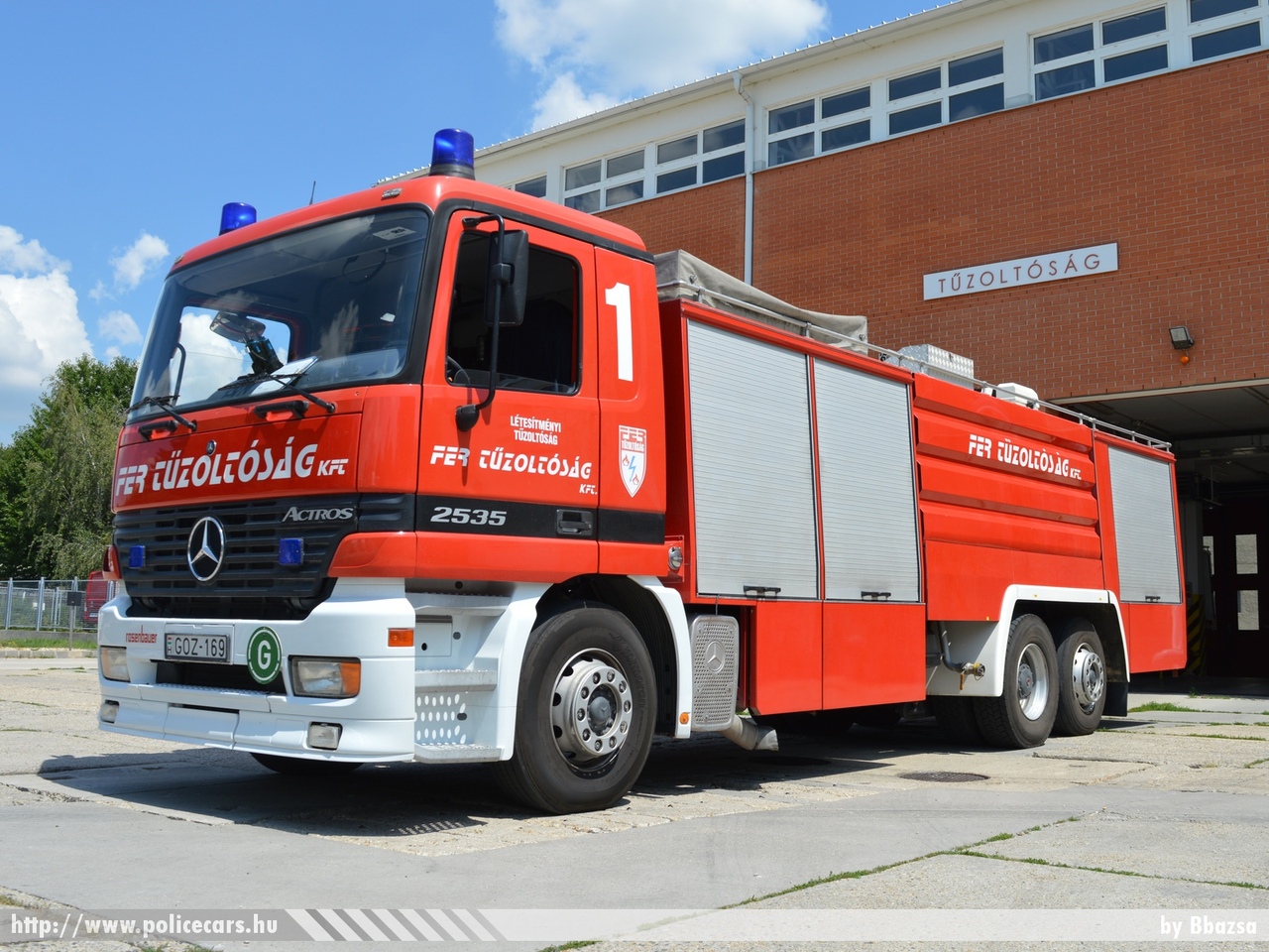 Mercedes Actros 2535, [url=http://www.fer.hu/]FER Tûzoltóság[/url], Százhalombatta, fotó: Bbazsa
Keywords: létesítményi tûzoltó tûzoltóautó tûzoltóság magyar Magyarország fire firetruck Hungary hungarian GOZ-169