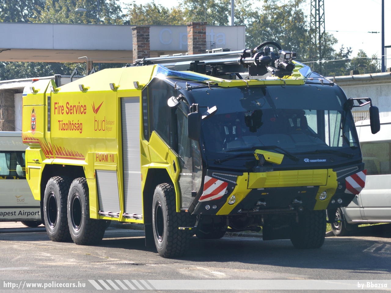 Rosenbauer Panther, Fõvárosi Katasztrófavédelmi Igazgatóság, Dél-pesti Katasztrófavédelmi Kirendeltség, Repülõtéri Tûzoltóparancsnokság, fotó: Bbazsa
Keywords: tûzoltóautó tûzoltó tûzoltóság magyar Magyarország katasztrófavédelem fire firetruck Hungary hungarian 