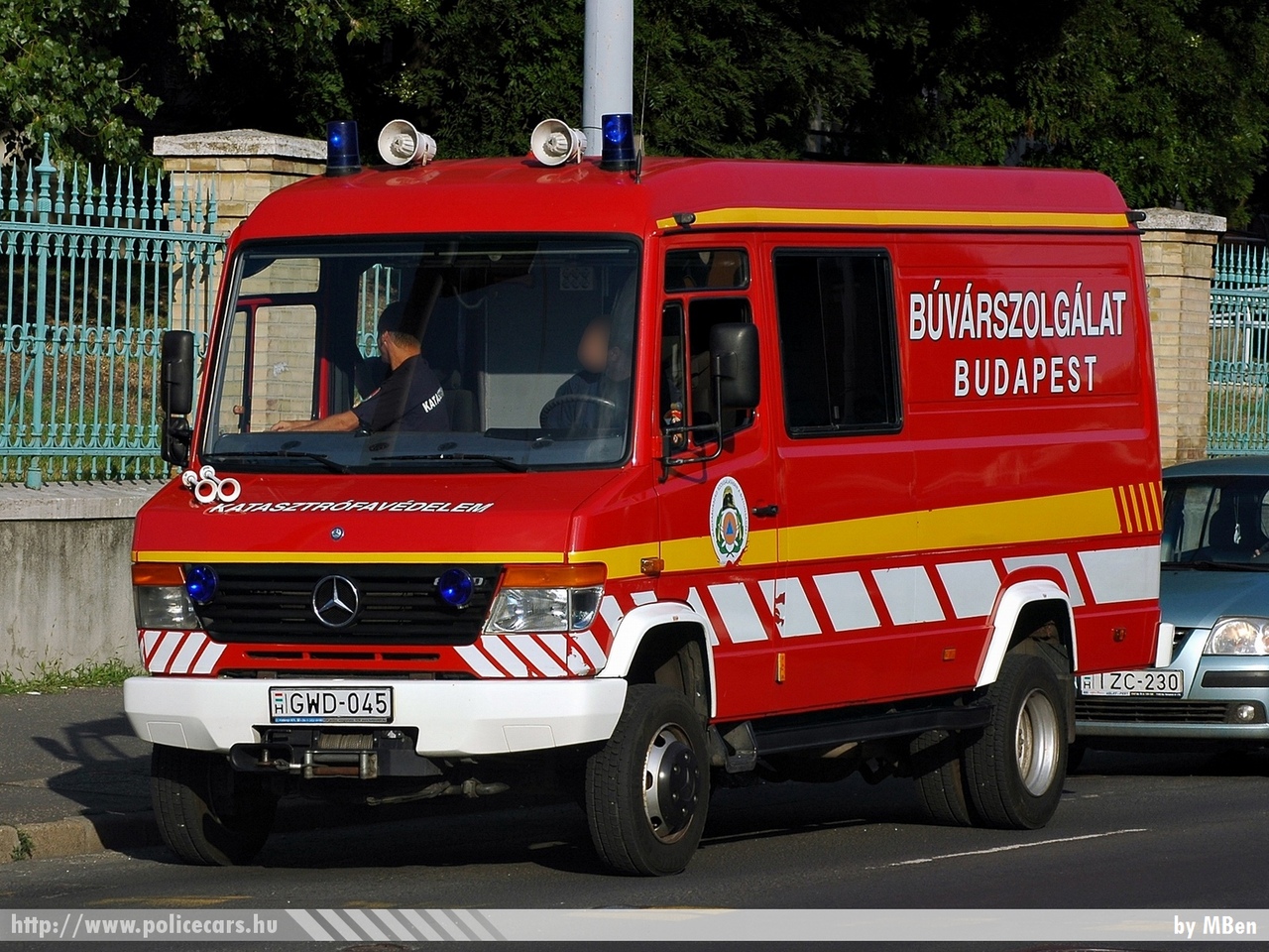Mercedes-Benz Vario 814D, Fõvárosi Katasztrófavédelmi Igazgatóság, Észak-Pesti Katasztrófavédelmi Kirendeltség, XIII. Kerületi Hivatásos Tûzoltóparancsnokság, fotó: MBen
Keywords: tûzoltóautó tûzoltó tûzoltóság magyar Magyarország katasztrófavédelem fire firetruck Hungary hungarian GWD-045