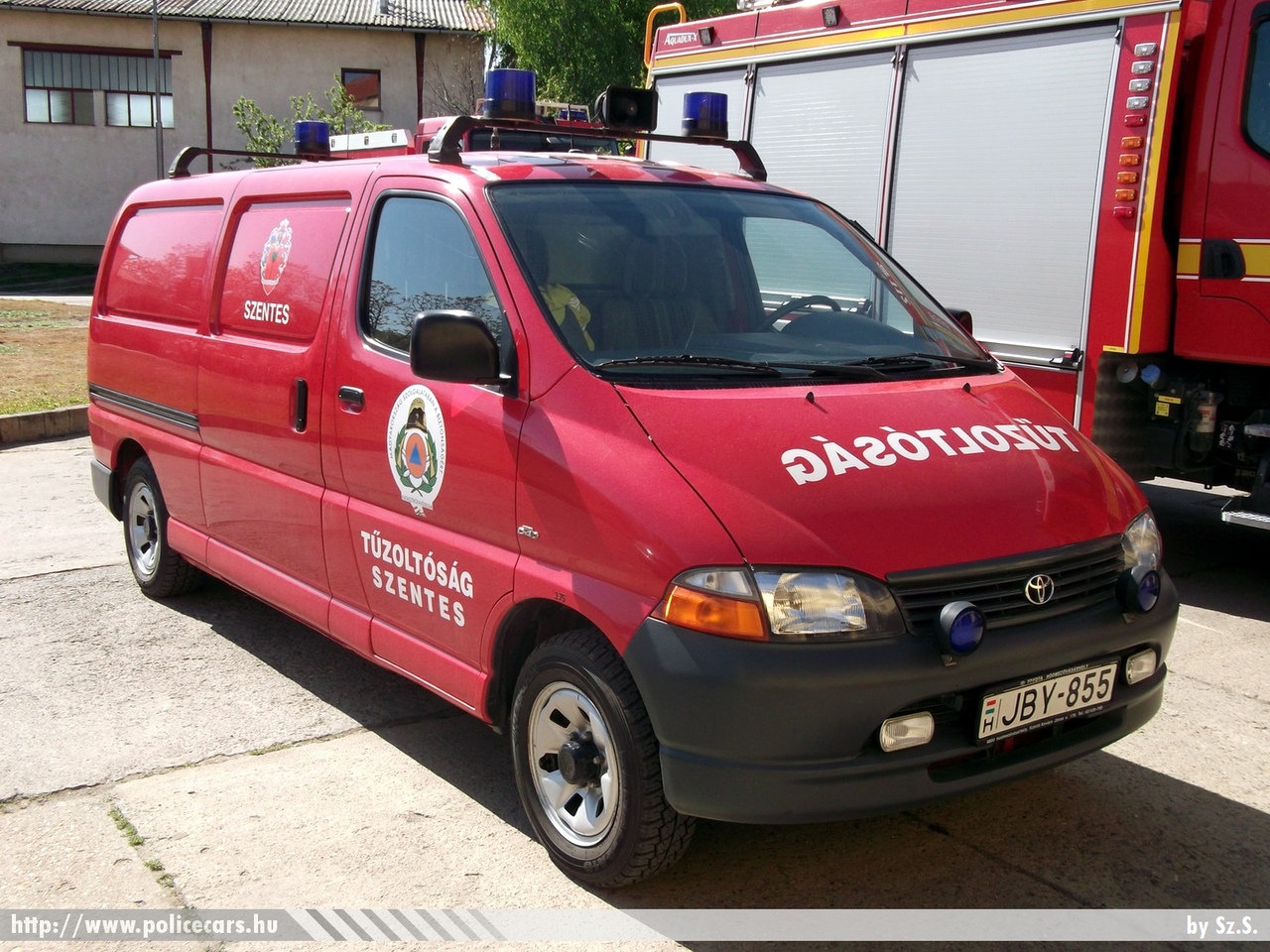 Toyota Hiace, Csongrád Megyei Katasztrófavédelmi Igazgatóság, Szentesi Katasztrófavédelmi Kirendeltség, Szentesi Hivatásos Tûzoltóparancsnokság, fotó: Sz.S.
Keywords: tûzoltóautó tûzoltó tûzoltóság magyar Magyarország katasztrófavédelem fire firetruck Hungary hungarian JBY-855