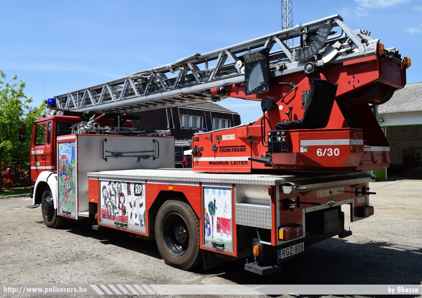 Iveco Magirus 140-25, Bicskei Önkormányzati Tûzoltóparancsnokság, fotó: Bbazsa
Keywords: tûzoltóautó tûzoltó ÖTP tûzoltóság magyar Magyarország fire firetruck Hungary hungarian RGZ-806