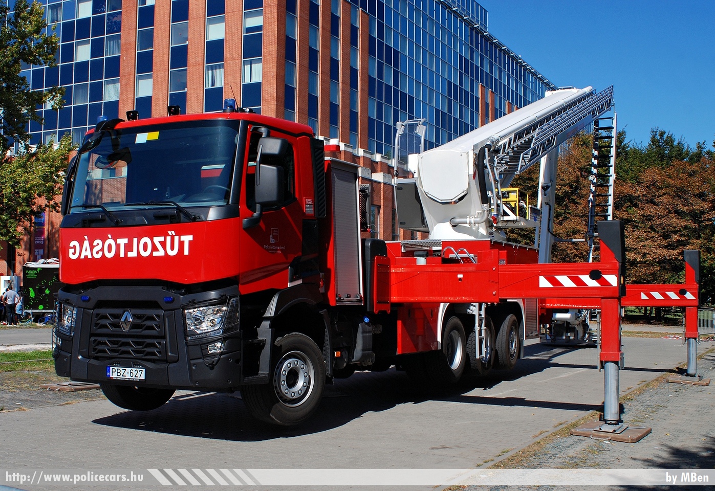 Renault Bronto Skylift FL60XR, [url=http://www.atomix.hu/atu]Atomix Kft. Paksi Atomerõmû Tûzoltóság[/url], fotó: MBen
Keywords: létesítményi tûzoltó tûzoltóautó tûzoltóság magyar Magyarország fire firetruck Hungary hungarian PBZ-627