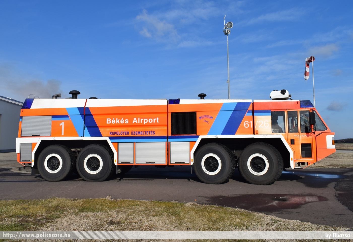 Rosenbauer Simba 8x8 GFLF, Békés Airport, Békéscsaba, fotó: Bbazsa
Keywords: létesítményi tûzoltó tûzoltóautó tûzoltóság magyar Magyarország fire firetruck Hungary hungarian