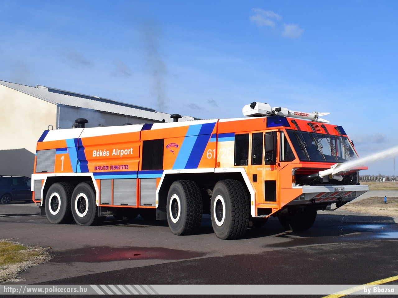 Rosenbauer Simba 8x8 GFLF, Békés Airport, Békéscsaba, fotó: Bbazsa
Keywords: létesítményi tûzoltó tûzoltóautó tûzoltóság magyar Magyarország fire firetruck Hungary hungarian