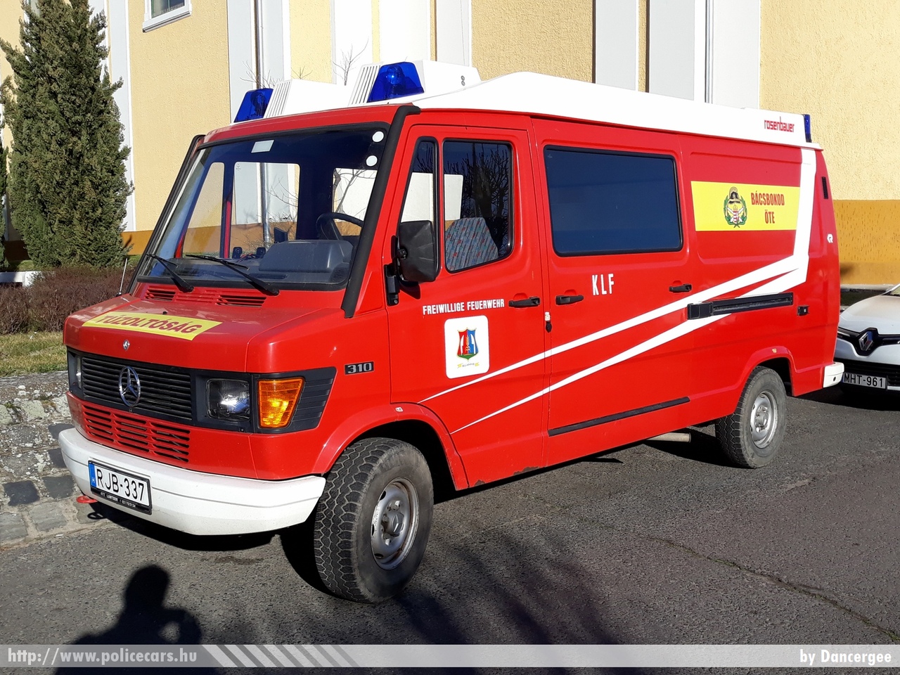 Mercedes-Benz 310, Bácsbokodi Önkéntes Tûzoltó Egyesület, fotó: Dancergee
Keywords: tûzoltó tûzoltóautó tûzoltóság magyar Magyarország ÖTE hungarian Hungary fire firetruck RJB-337