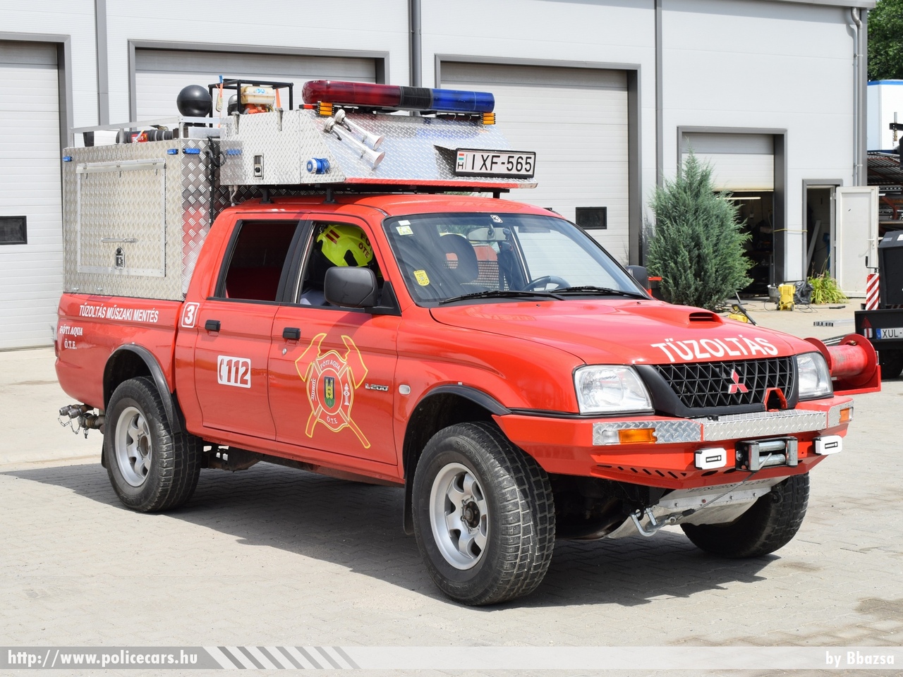 Mitsubishi L200, Fóti Aqua Önkéntes Tûzoltó Egyesület, fotó: Bbazsa
Keywords: tûzoltó tûzoltóautó tûzoltóság magyar Magyarország ÖTE hungarian Hungary fire firetruck IXF-565