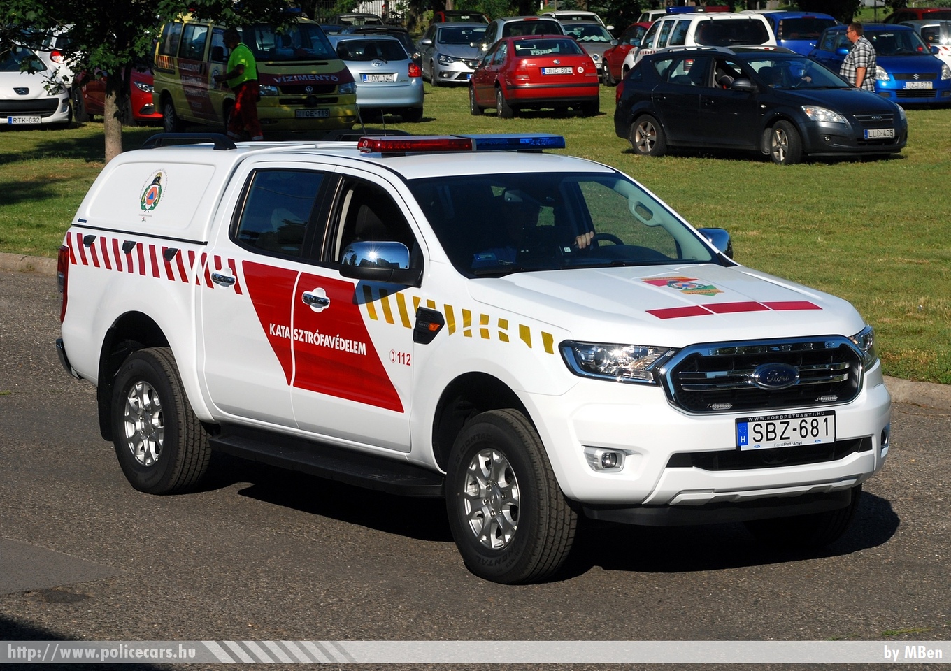 Ford Ranger, ? Megyei Katasztrófavédelmi Igazgatóság, fotó: MBen
Keywords: tûzoltóautó tûzoltó tûzoltóság magyar Magyarország katasztrófavédelem fire firetruck Hungary hungarian SBZ-681