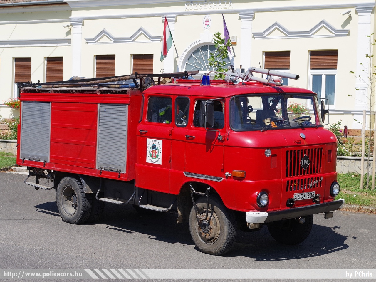 IFA W50LA, Érsekvadkerti Önkéntes Tûzoltó Egyesület, fotó: PChris
Keywords: tûzoltó tûzoltóautó tûzoltóság magyar Magyarország ÖTE hungarian Hungary fire firetruck AGX-833