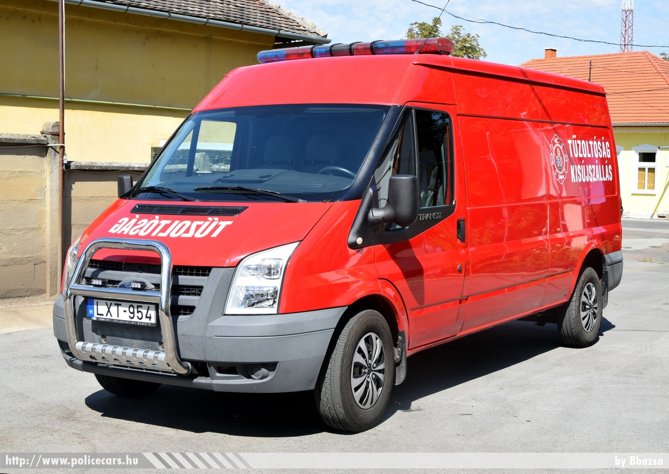 Ford Transit, Kisújszállási Önkormányzati Tûzoltóparancsnokság, fotó: Bbazsa
Keywords: tûzoltóautó tûzoltó ÖTP tûzoltóság magyar Magyarország fire firetruck Hungary hungarian LXT-954