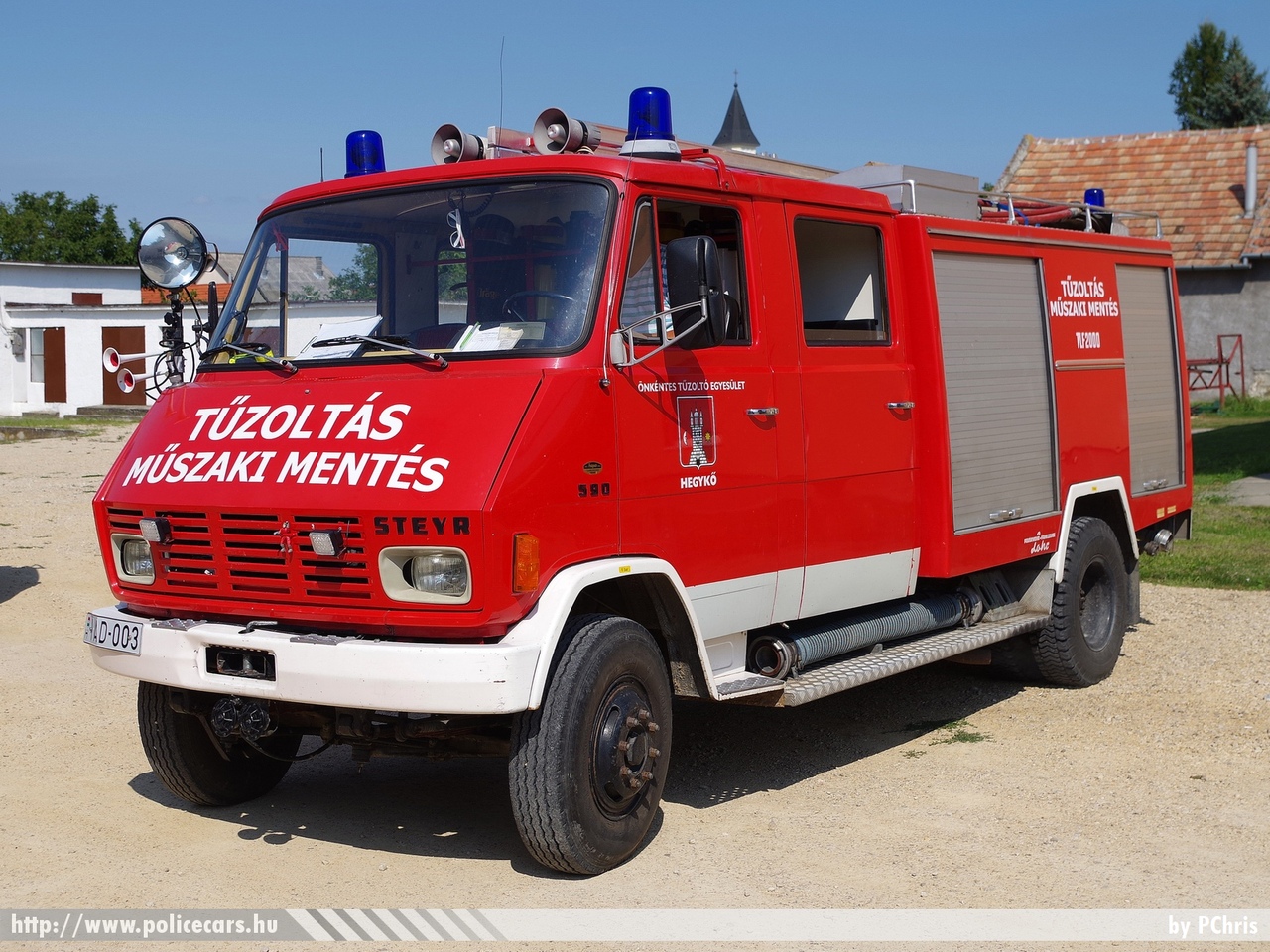 Steyr 590, Önkéntes Tûzoltó Egyesület Hegykõ, fotó: PChris
Keywords: tûzoltó tûzoltóautó tûzoltóság magyar Magyarország ÖTE hungarian Hungary fire firetruck IAD-003