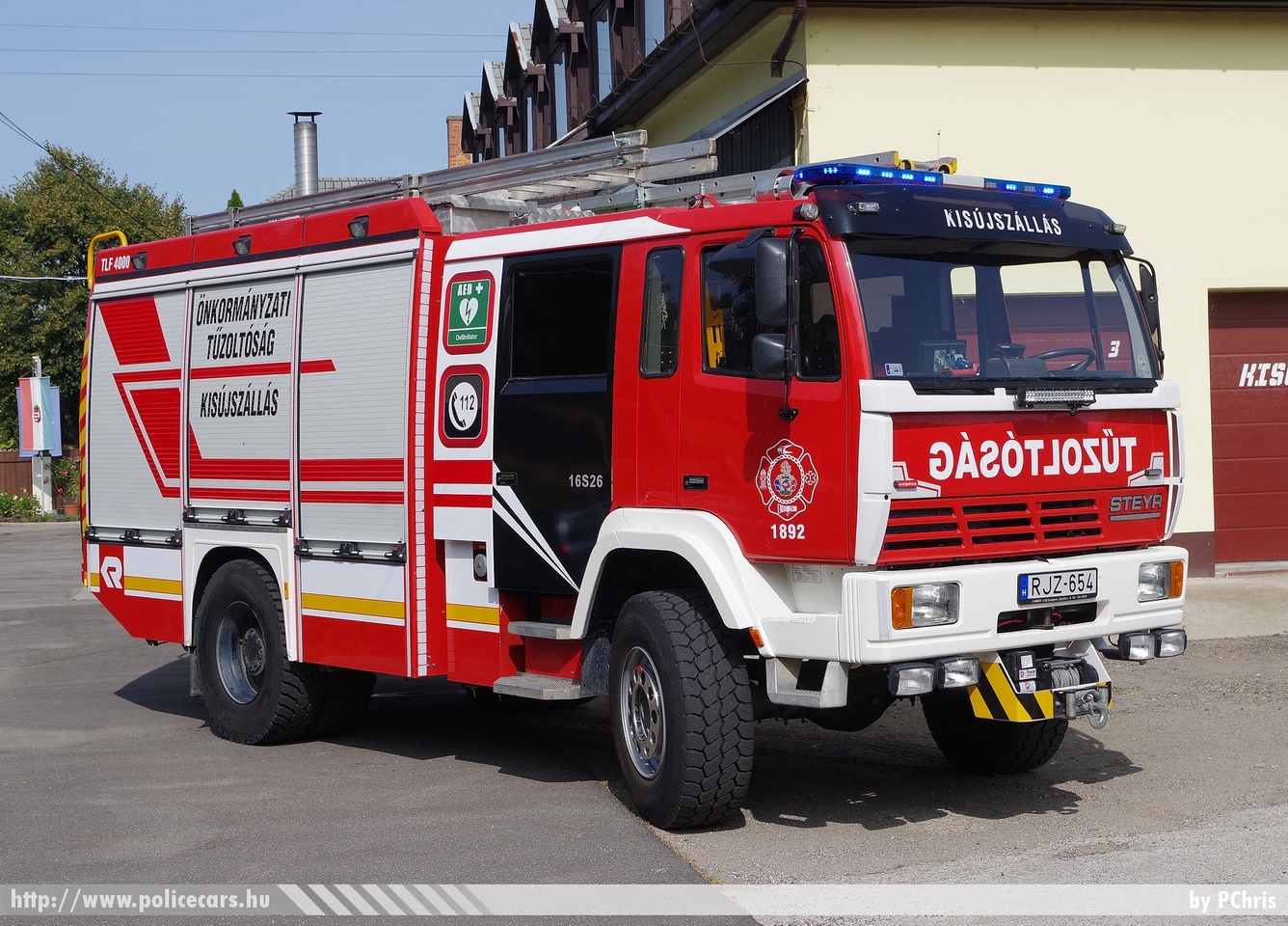 Steyr 16S26 Rosenbauer, Kisújszállási Önkormányzati Tûzoltóparancsnokság, fotó: PChris
Keywords: tûzoltóautó tûzoltó ÖTP tûzoltóság magyar Magyarország fire firetruck Hungary hungarian RJZ-654