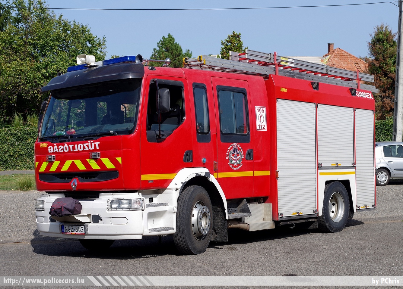 Renault, Törökszentmiklósi Önkormányzati Tûzoltóparancsnokság, fotó: PChris
Keywords: tûzoltóautó tûzoltó ÖTP tûzoltóság magyar Magyarország fire firetruck Hungary hungarian NGZ-562
