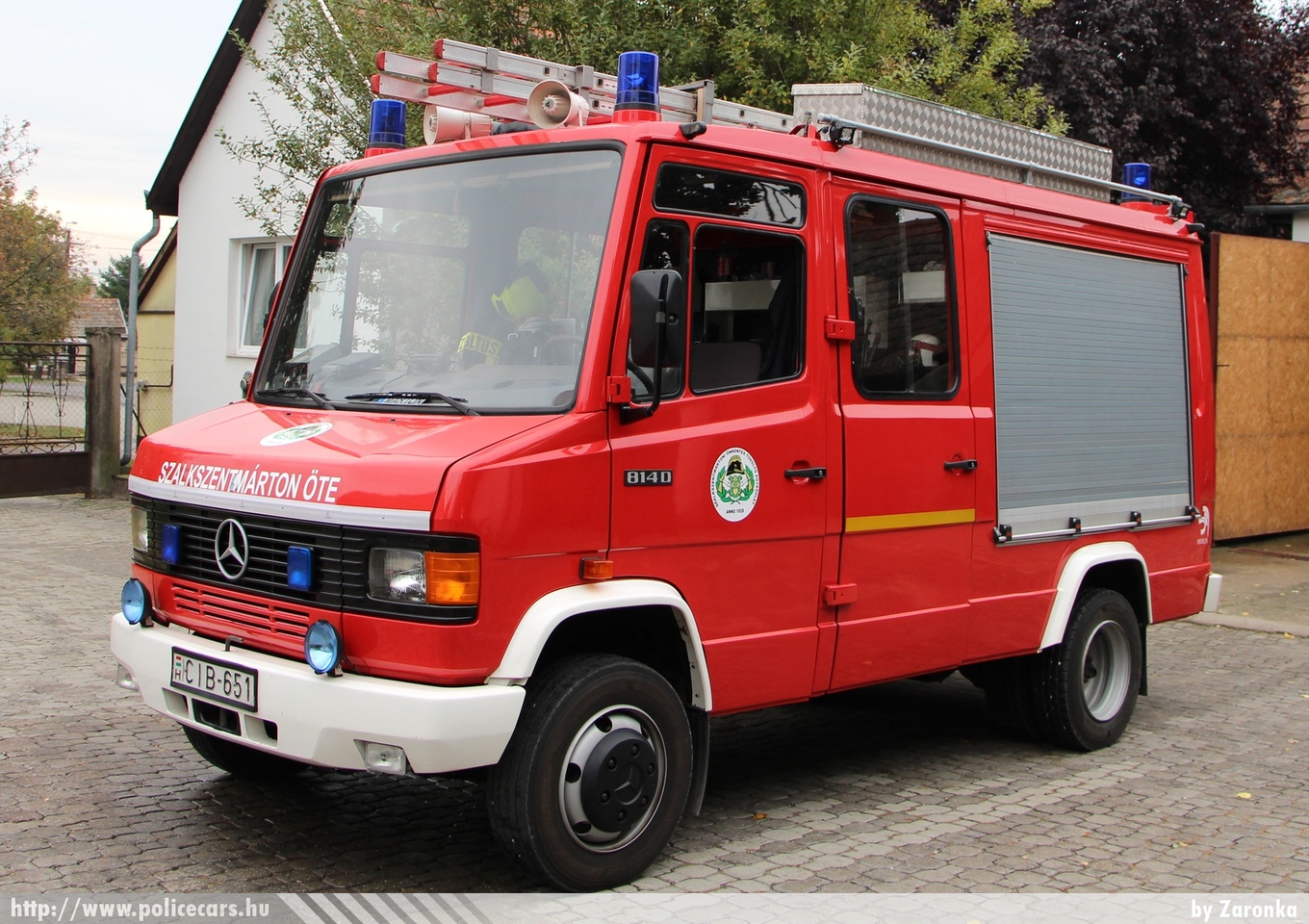 Mercedes-Benz Vario 814D, Szalkszentmártoni Önkéntes Tûzoltó Egyesület, fotó: Zaronka
Keywords: tûzoltó tûzoltóautó tûzoltóság magyar Magyarország ÖTE hungarian Hungary fire firetruck CIB-651