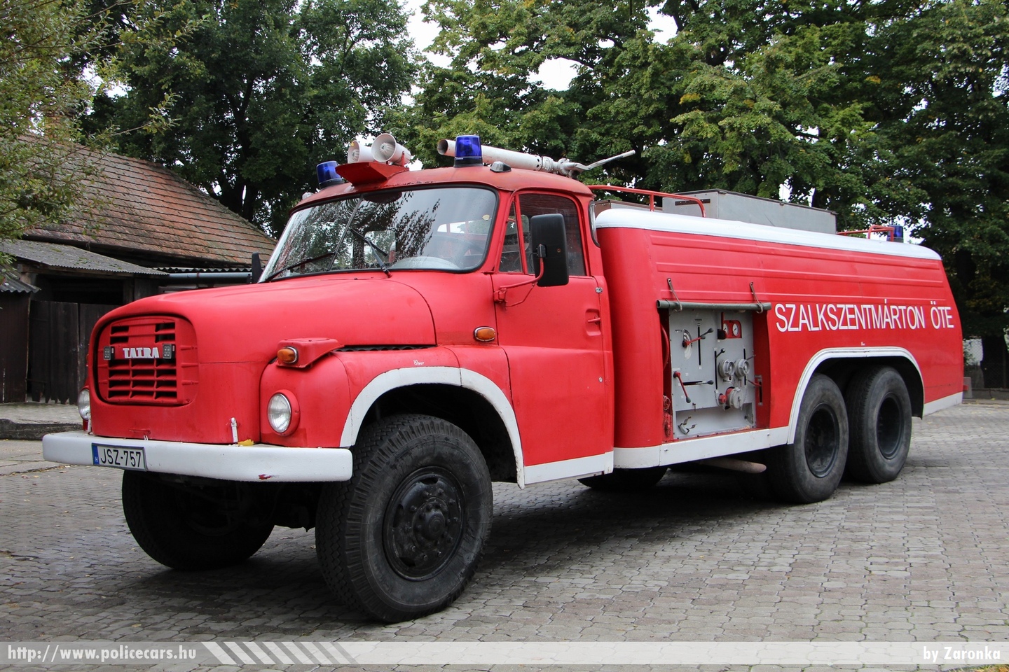 Tatra T148, Szalkszentmártoni Önkéntes Tûzoltó Egyesület, fotó: Zaronka
Keywords: tûzoltó tûzoltóautó tûzoltóság magyar Magyarország ÖTE hungarian Hungary fire firetruck JSZ-757