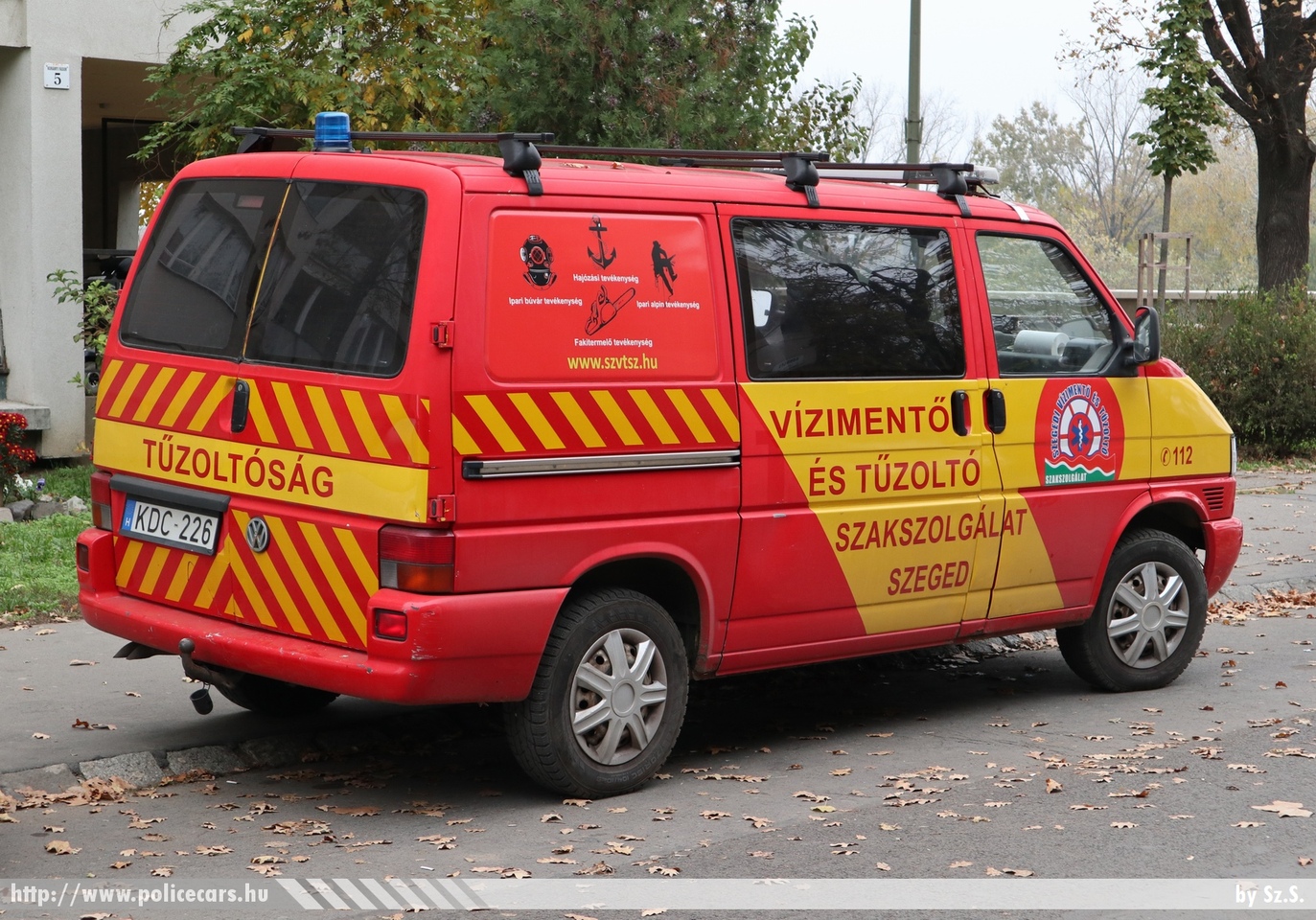 Volkswagen Transporter T4, Szegedi Vízimentõ és Tûzoltó Szakszolgálat, fotó: Sz.S.
Keywords: tûzoltó tûzoltóautó tûzoltóság magyar Magyarország ÖTE hungarian Hungary fire firetruck KDC-226