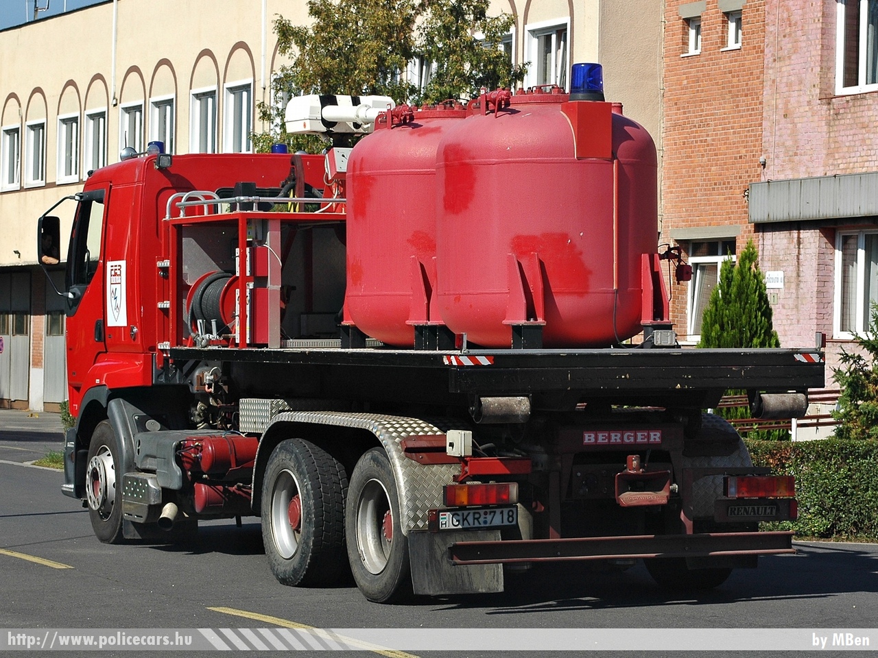 Renault, FER Tûzoltóság KFT, Tiszaújváros, fotó: MBen
Keywords: létesítményi tûzoltó tûzoltóautó tûzoltóság magyar Magyarország fire firetruck Hungary hungarian GKR-718