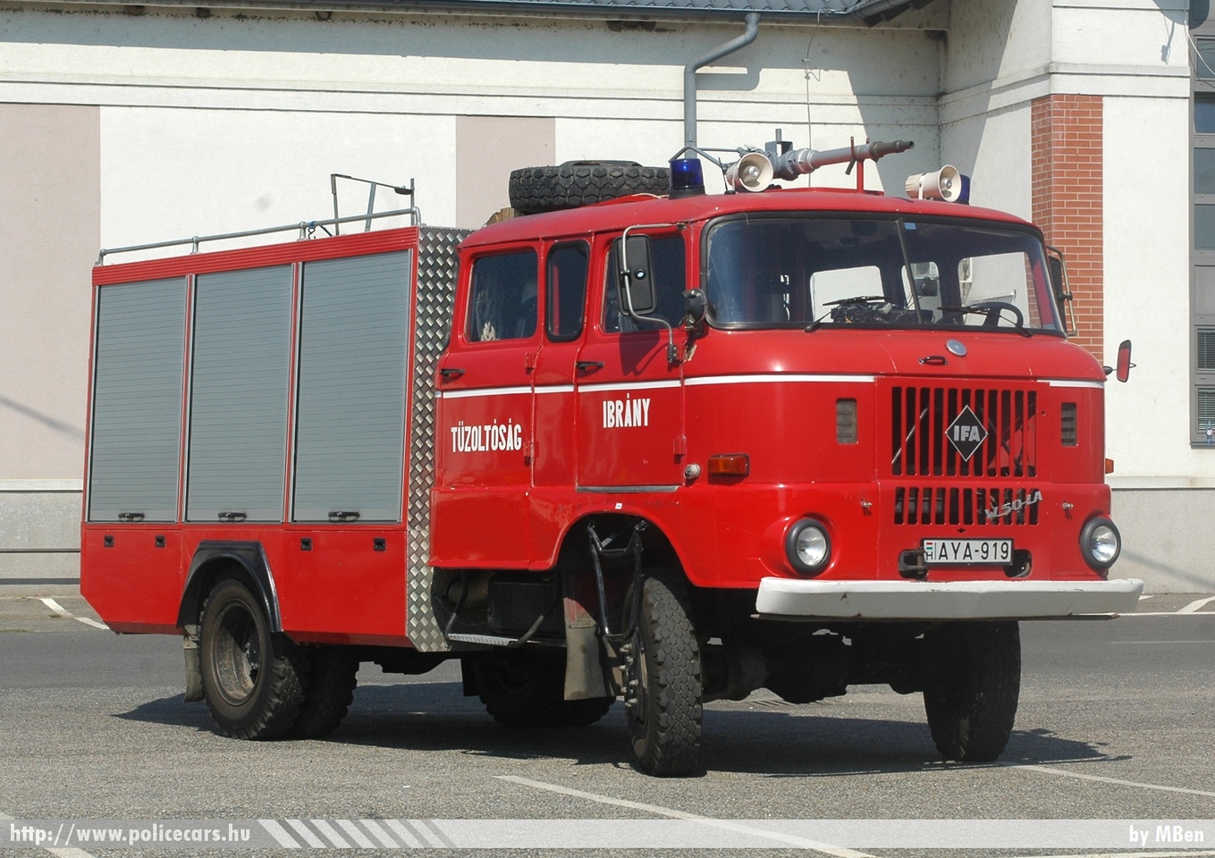 IFA W50LA, Ibrányi Önkormányzati Tûzoltóparancsnokság, fotó: MBen
Keywords: tûzoltóautó tûzoltó ÖTP tûzoltóság magyar Magyarország fire firetruck Hungary hungarian AYA-919